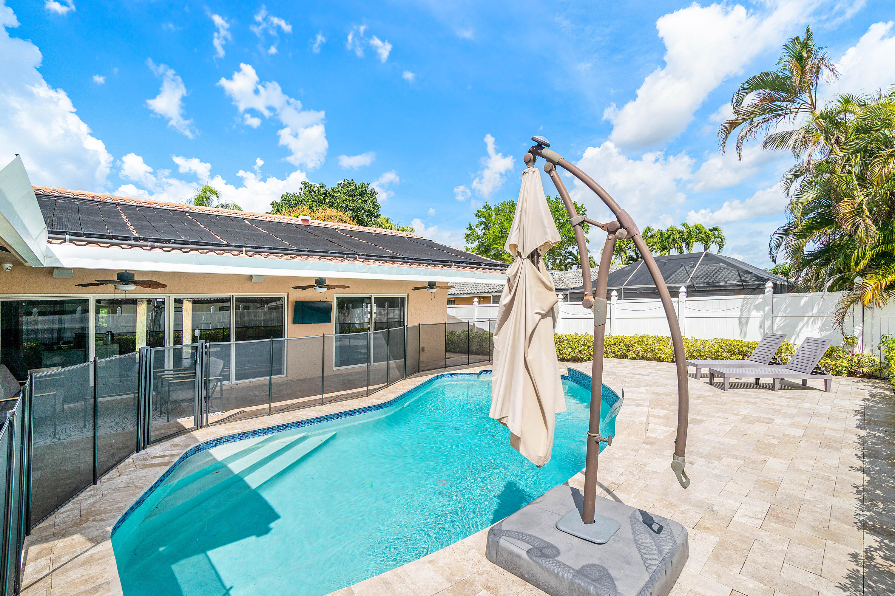 6992 W Calle Del Paz W