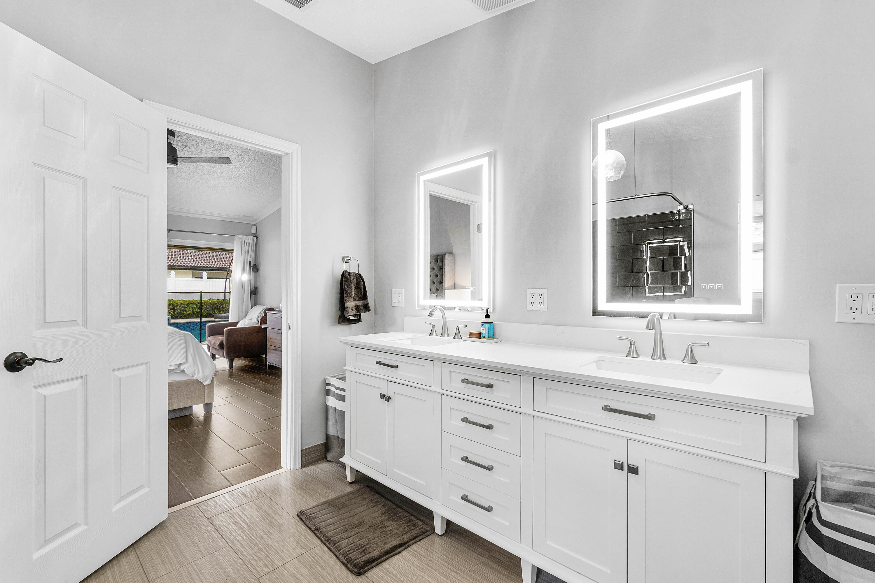 6992 W Calle Del Paz W