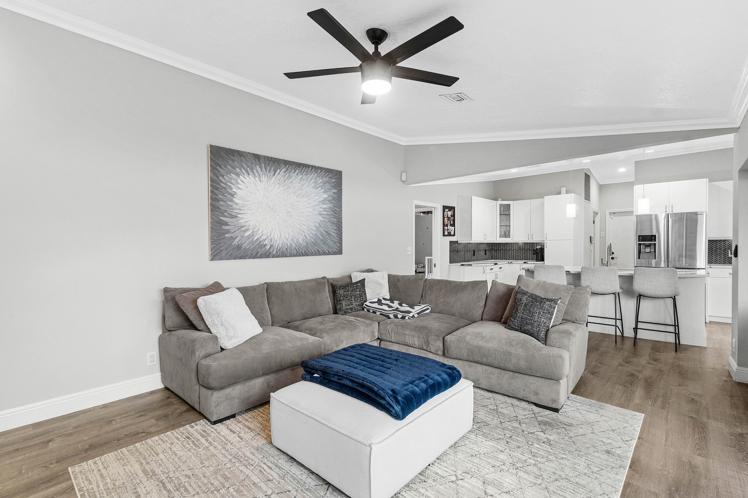 6992 W Calle Del Paz W