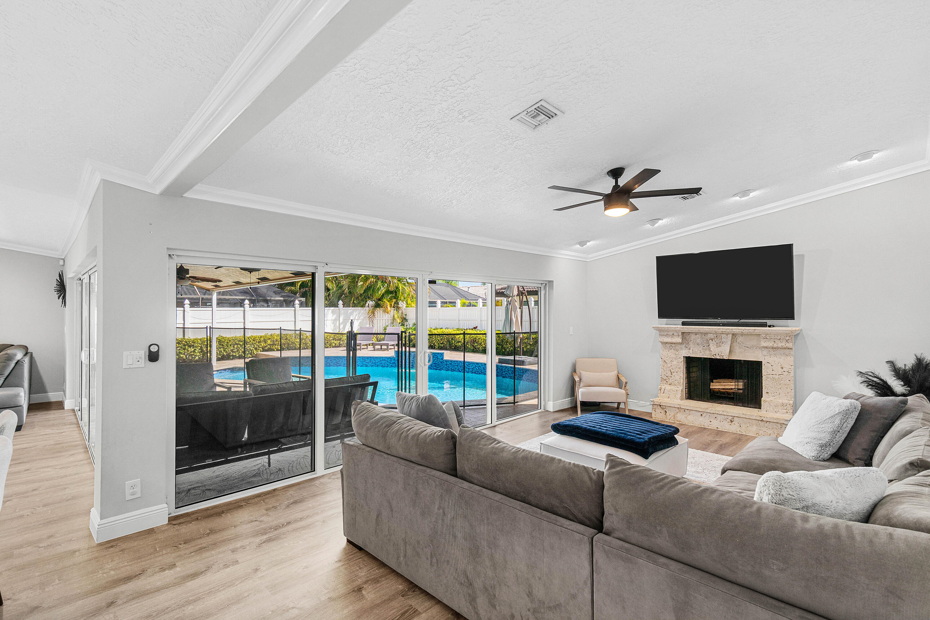 6992 W Calle Del Paz W