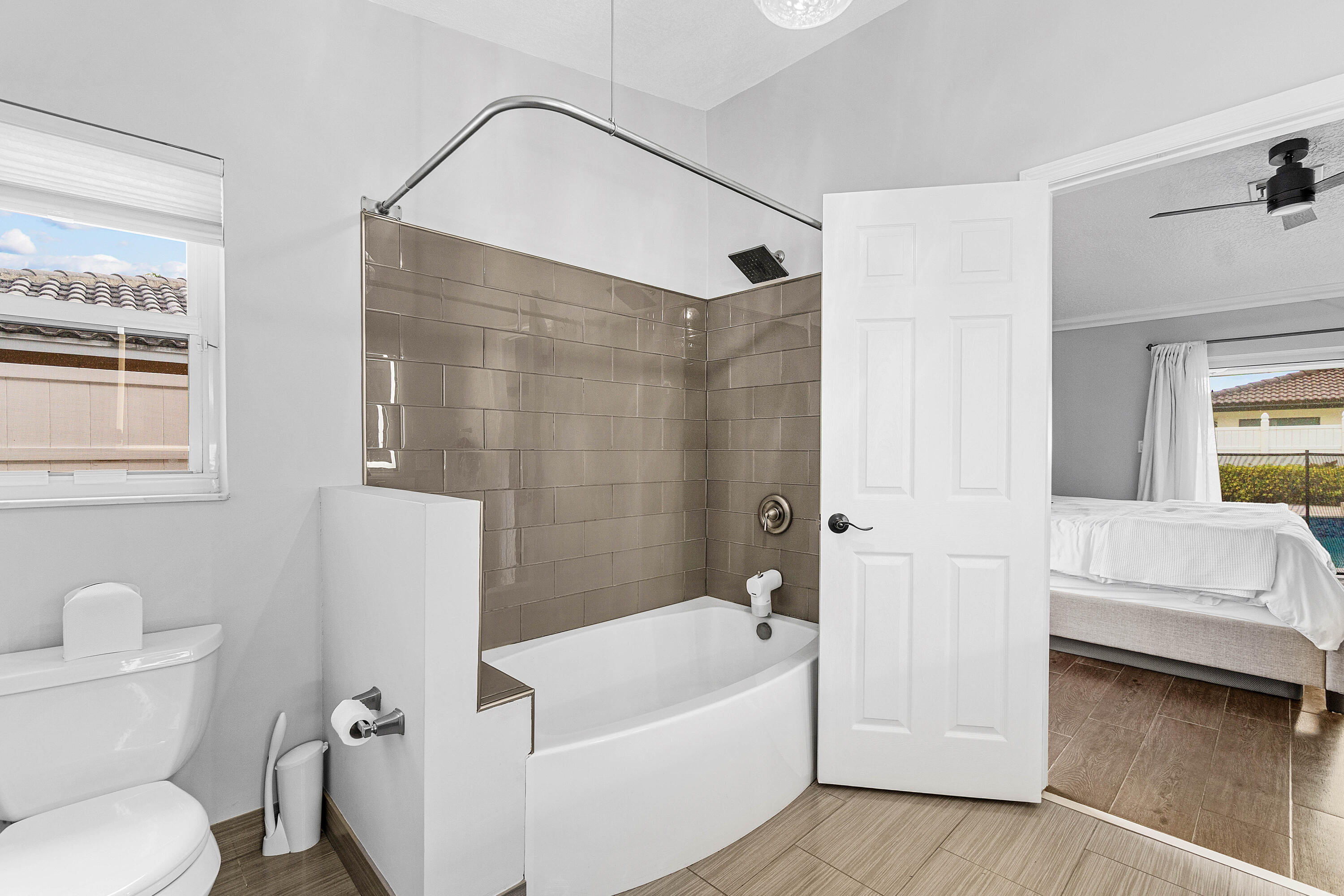 6992 W Calle Del Paz W