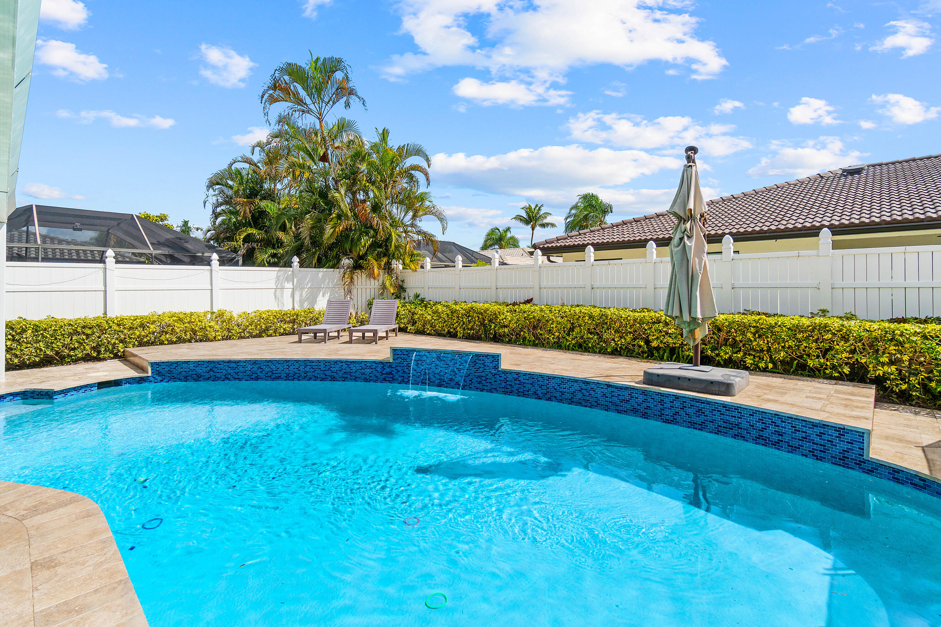 6992 W Calle Del Paz W