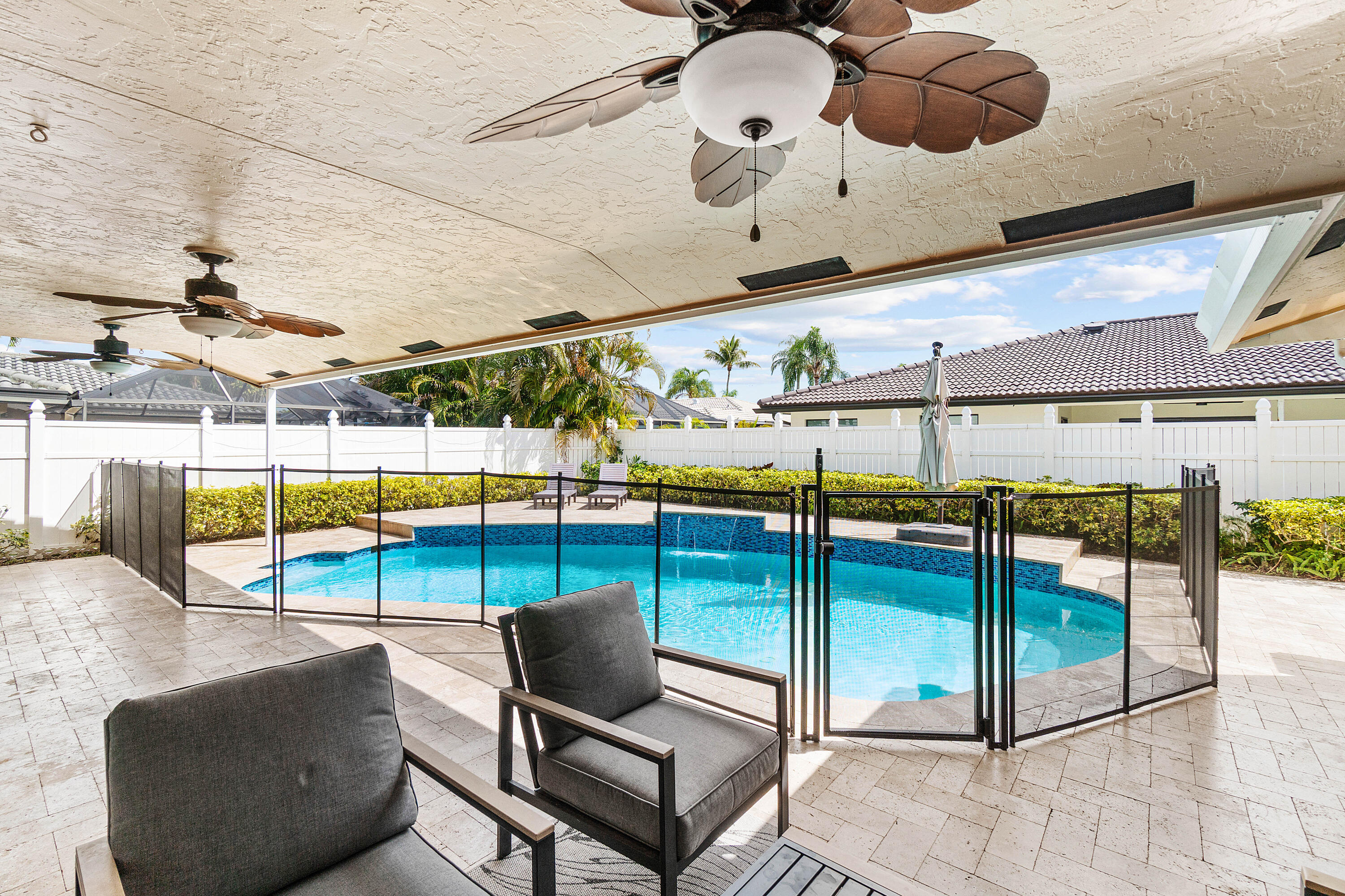 6992 W Calle Del Paz W