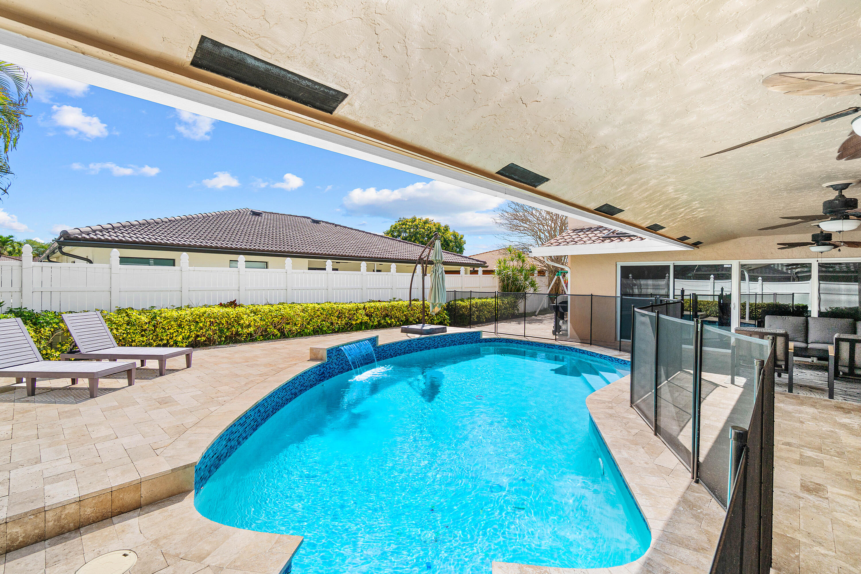 6992 W Calle Del Paz W