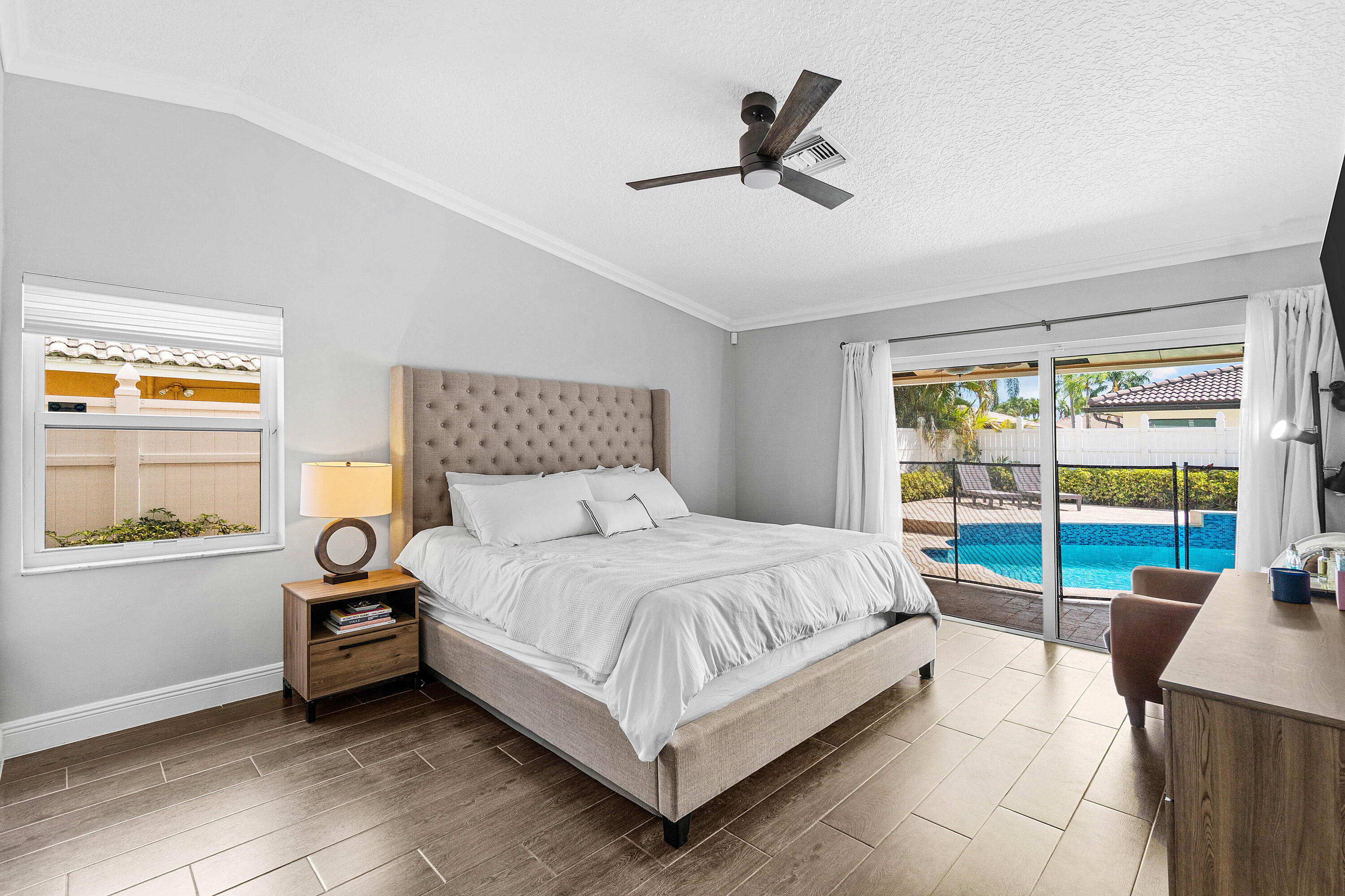 6992 W Calle Del Paz W