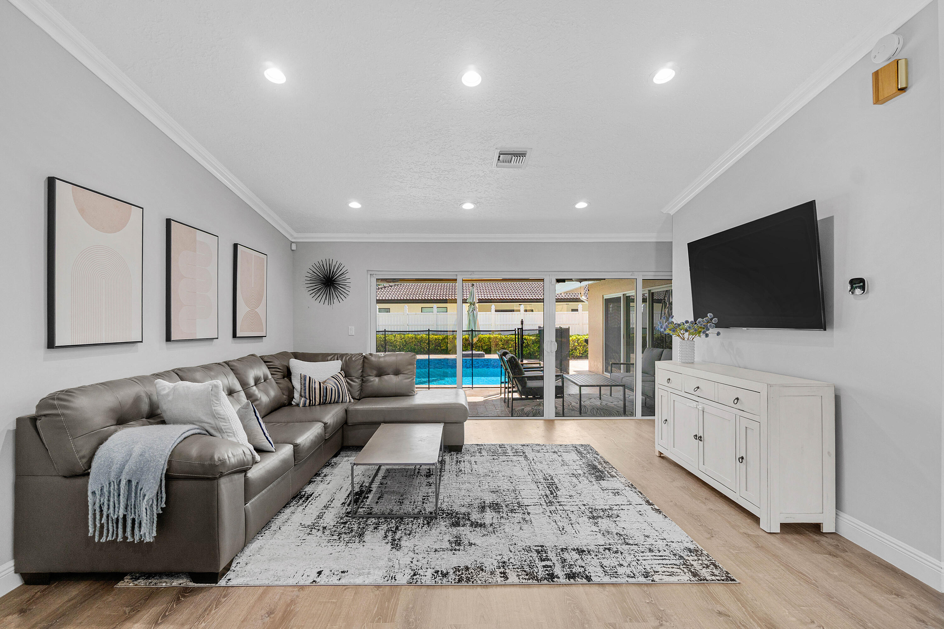 6992 W Calle Del Paz W