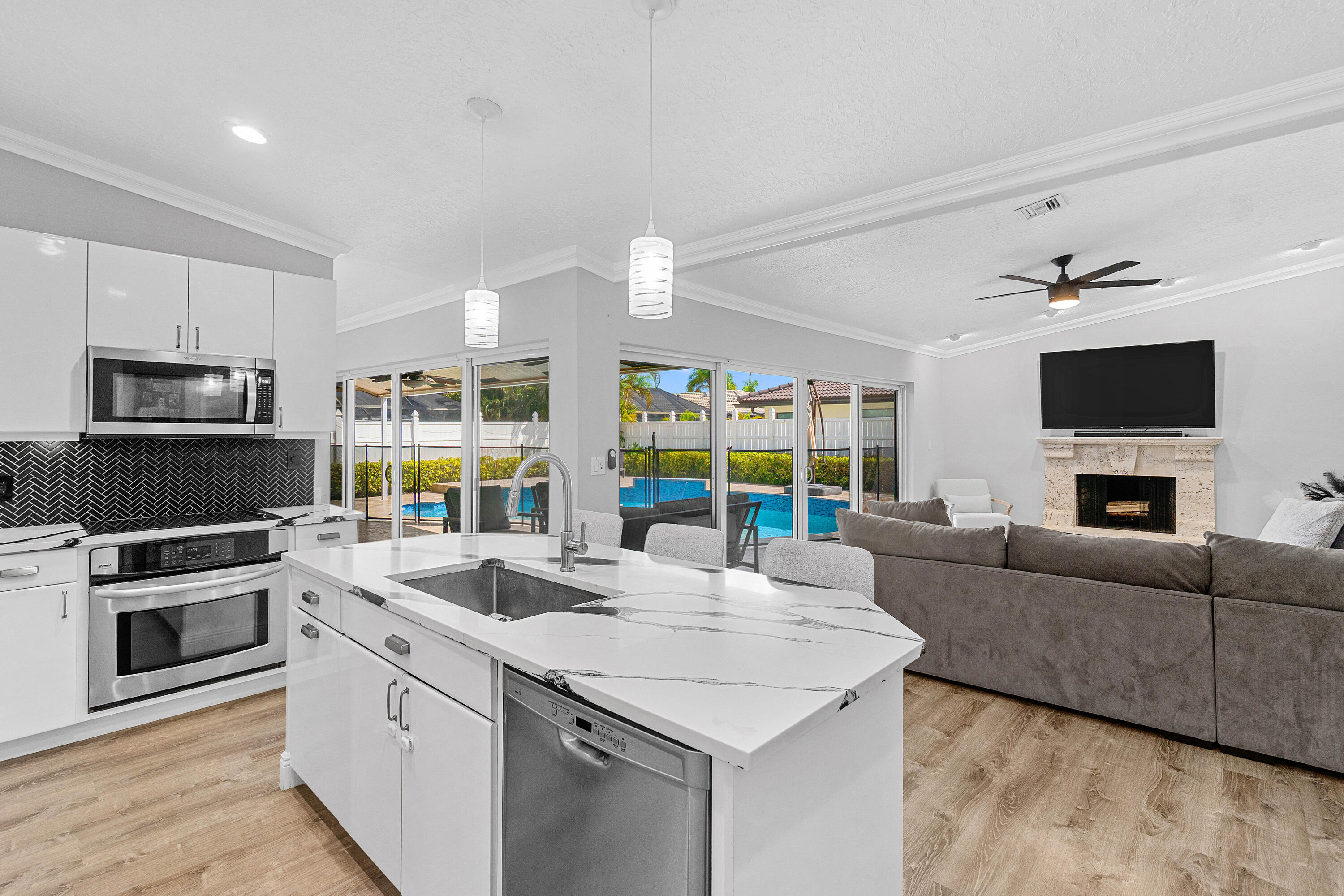 6992 W Calle Del Paz W