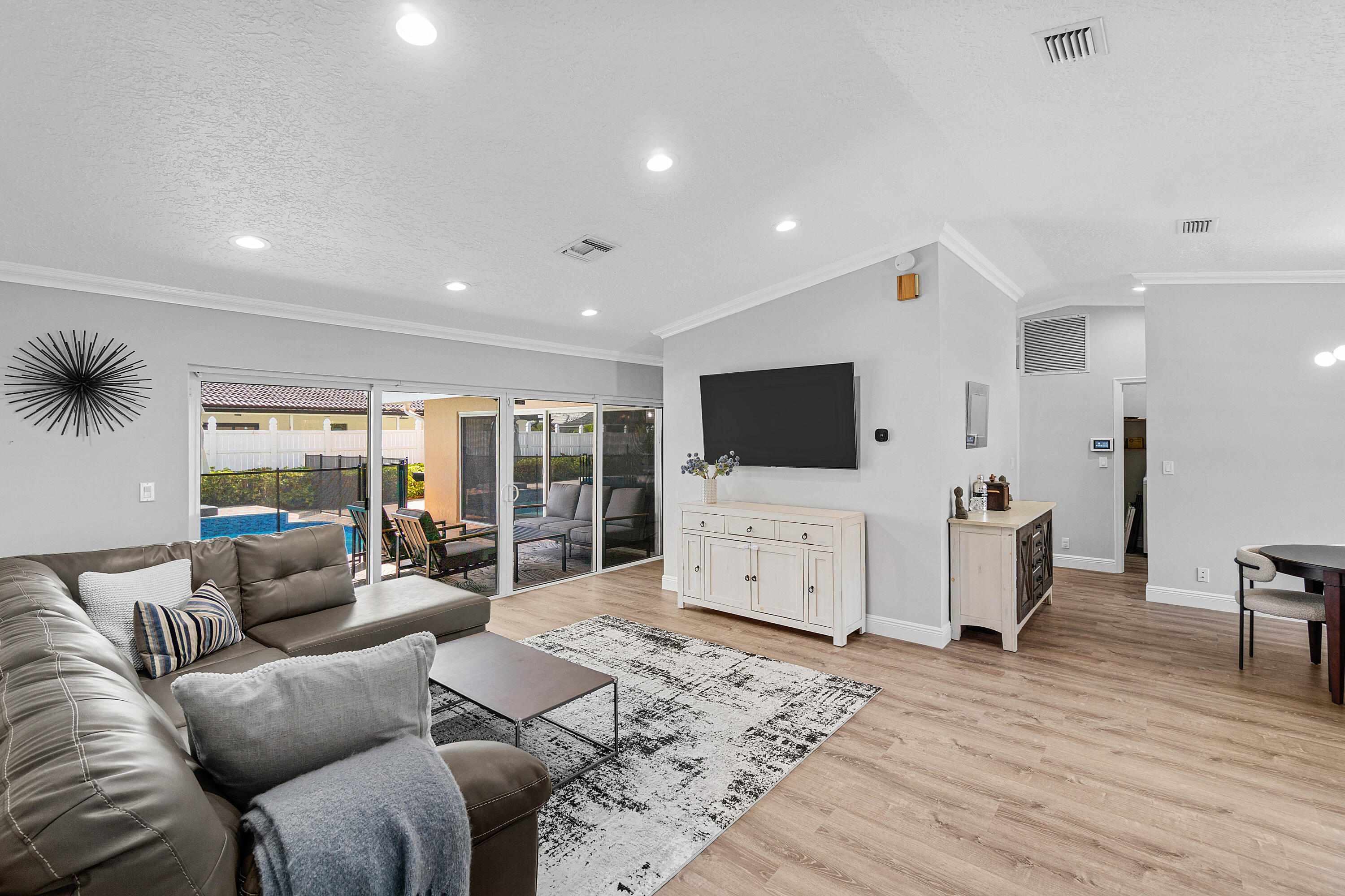 6992 W Calle Del Paz W