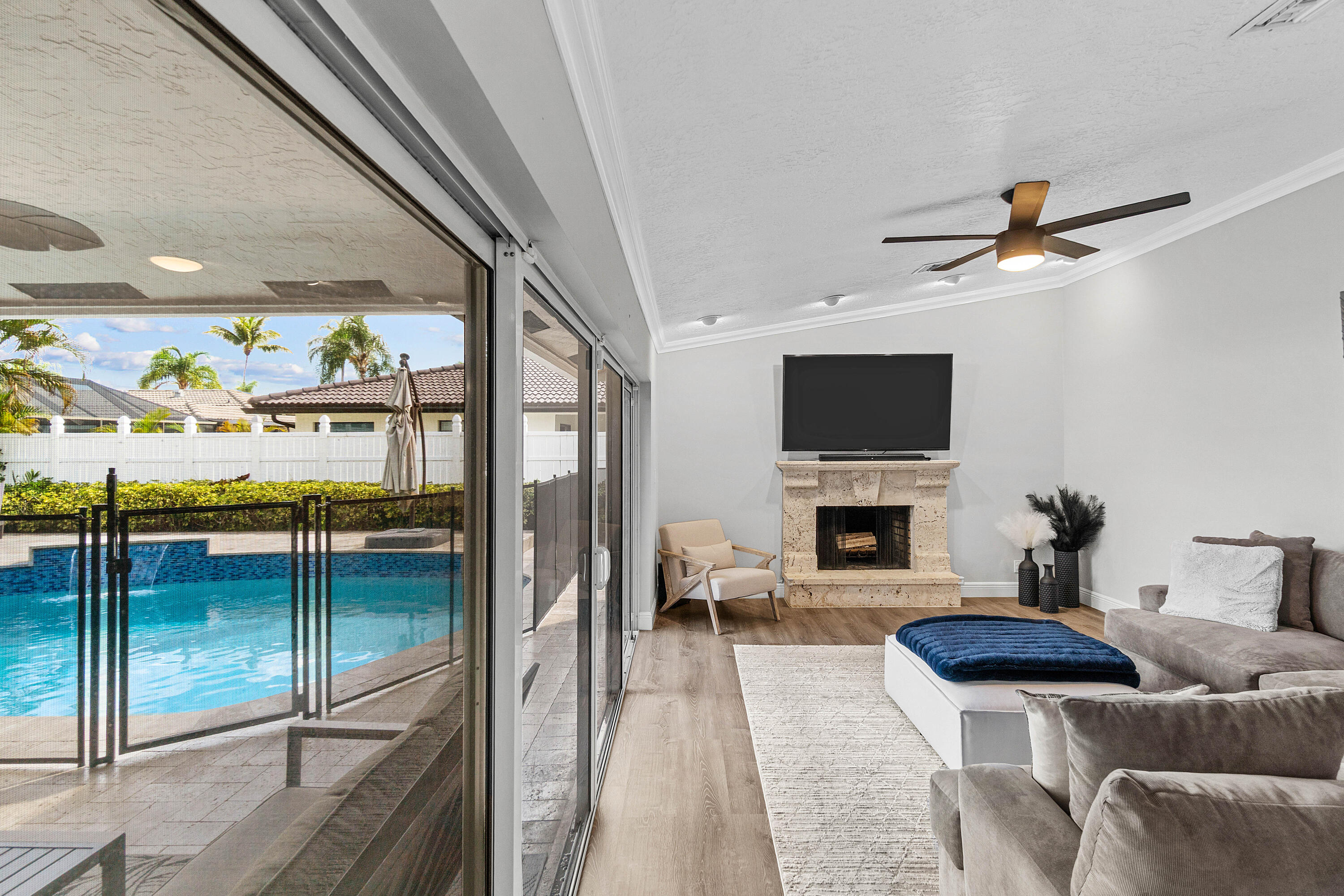 6992 W Calle Del Paz W