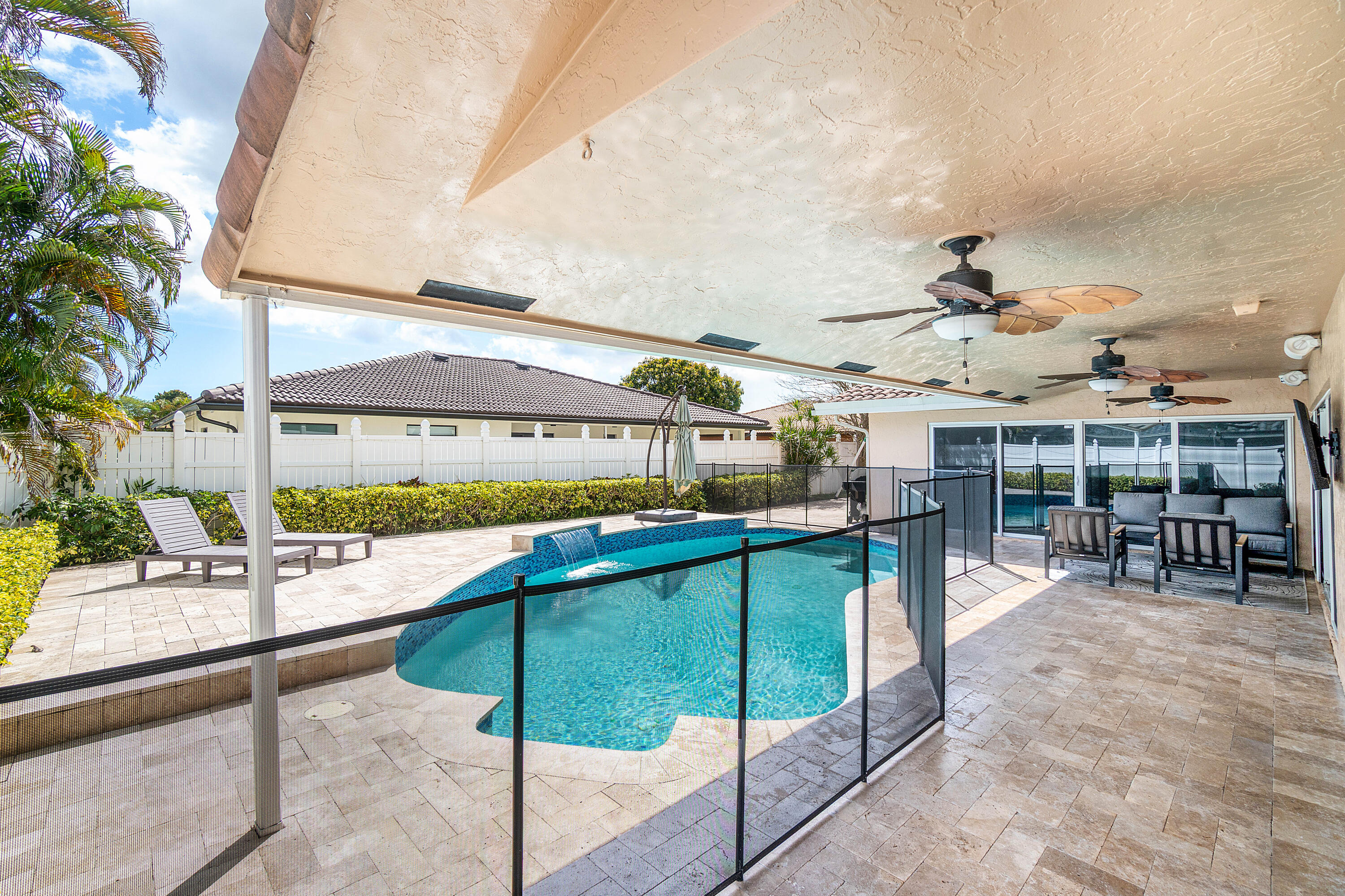 6992 W Calle Del Paz W