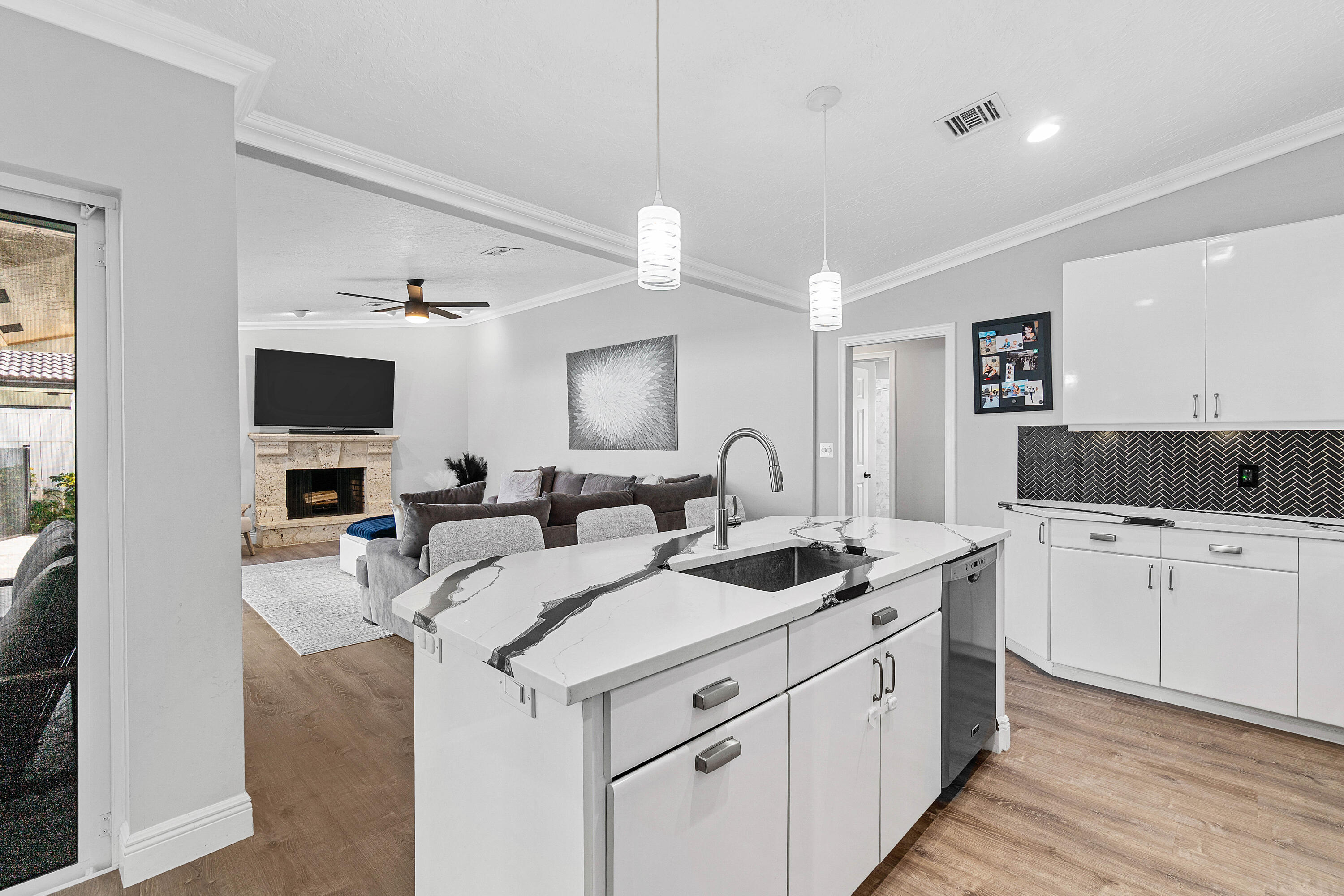 6992 W Calle Del Paz W