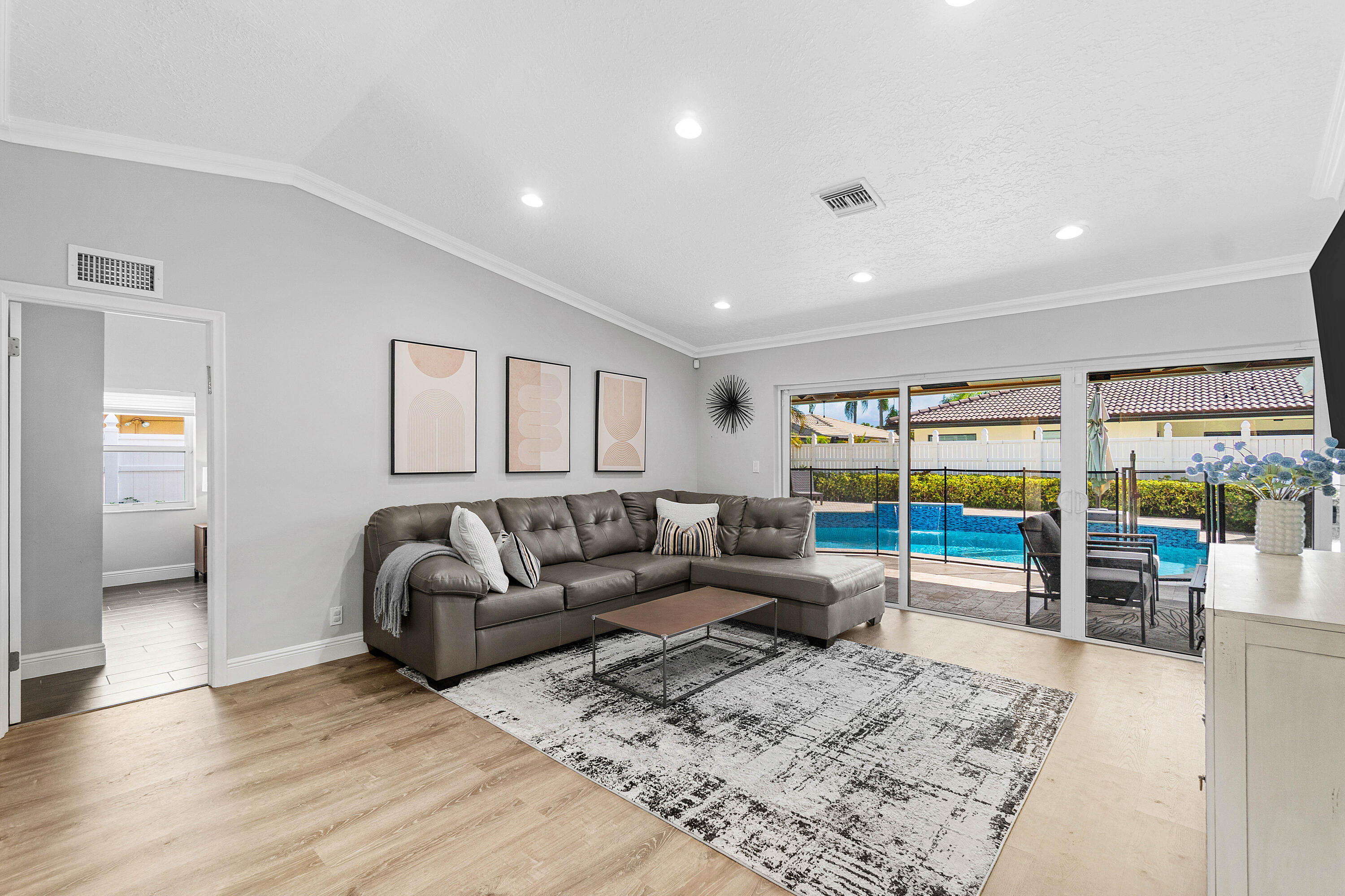 6992 W Calle Del Paz W