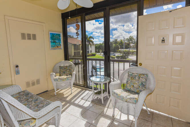305 Knotty Pine