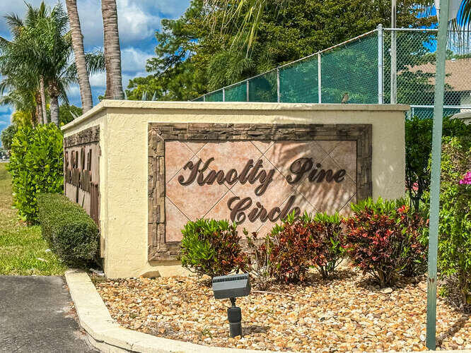 305 Knotty Pine