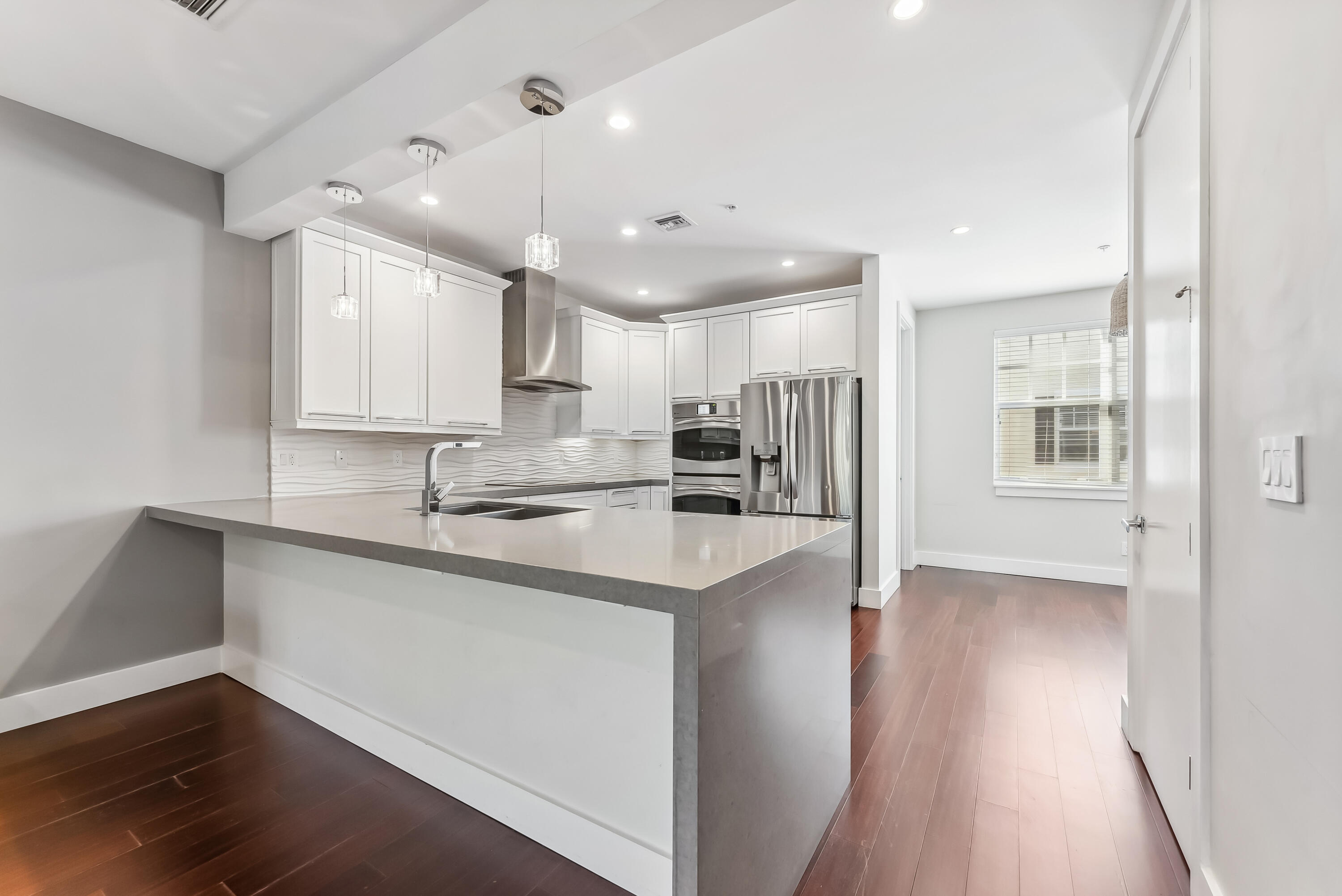 106 SW 1st Ave