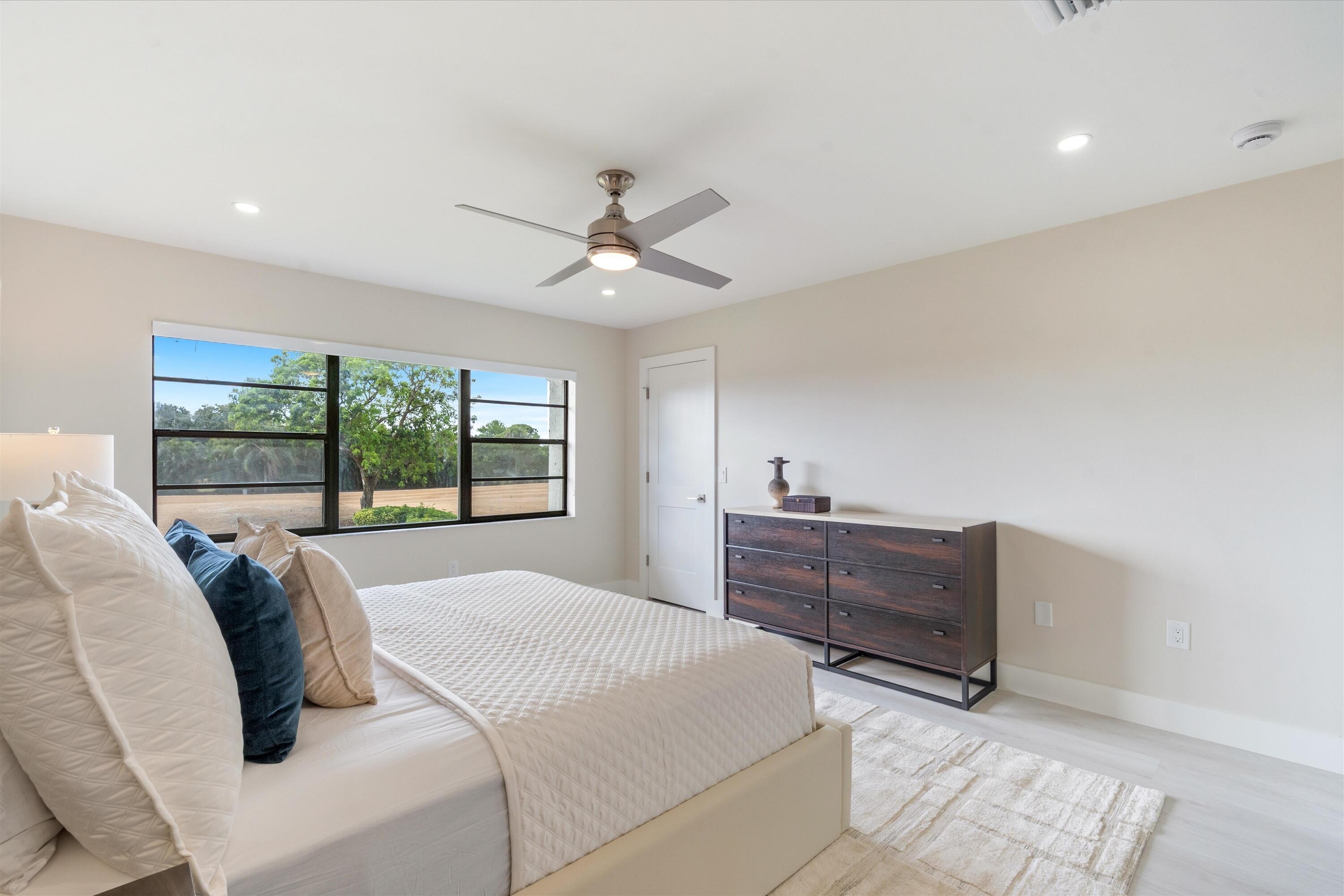 47 Stratford Lane W F