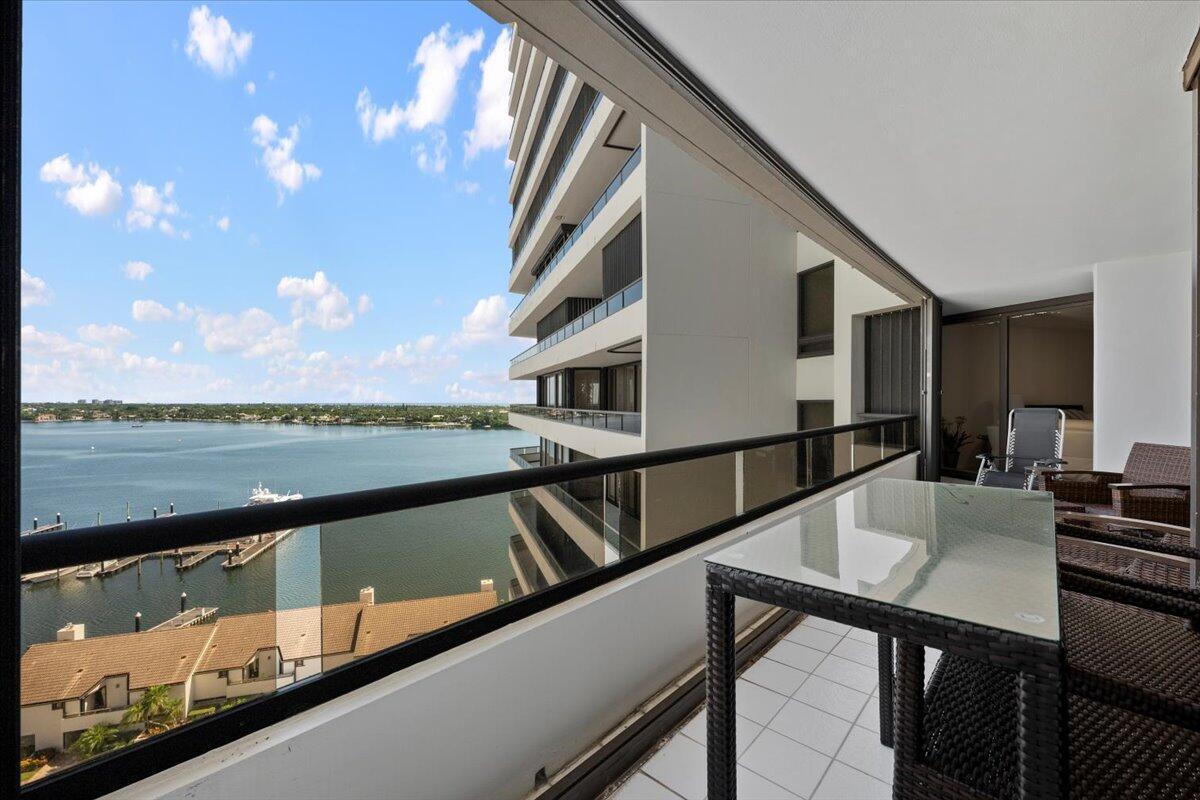 100 Lakeshore Drive 1154