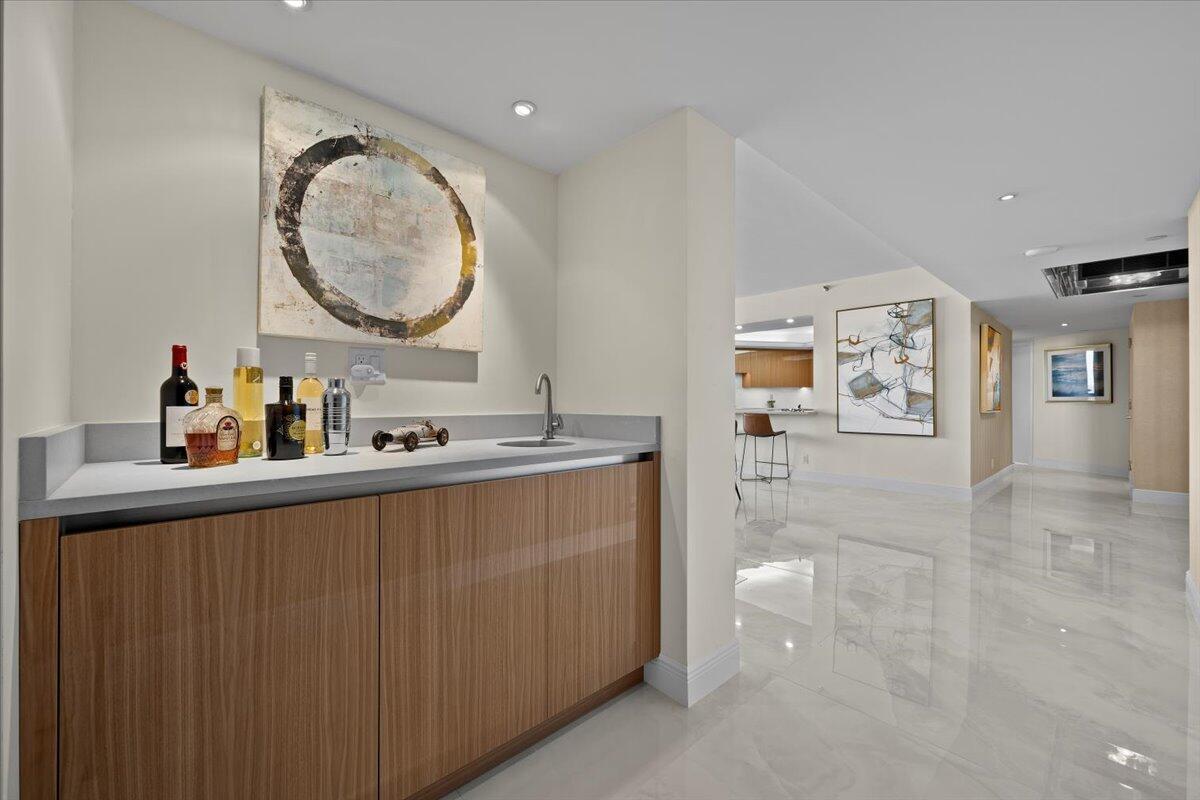100 Lakeshore Drive 1154