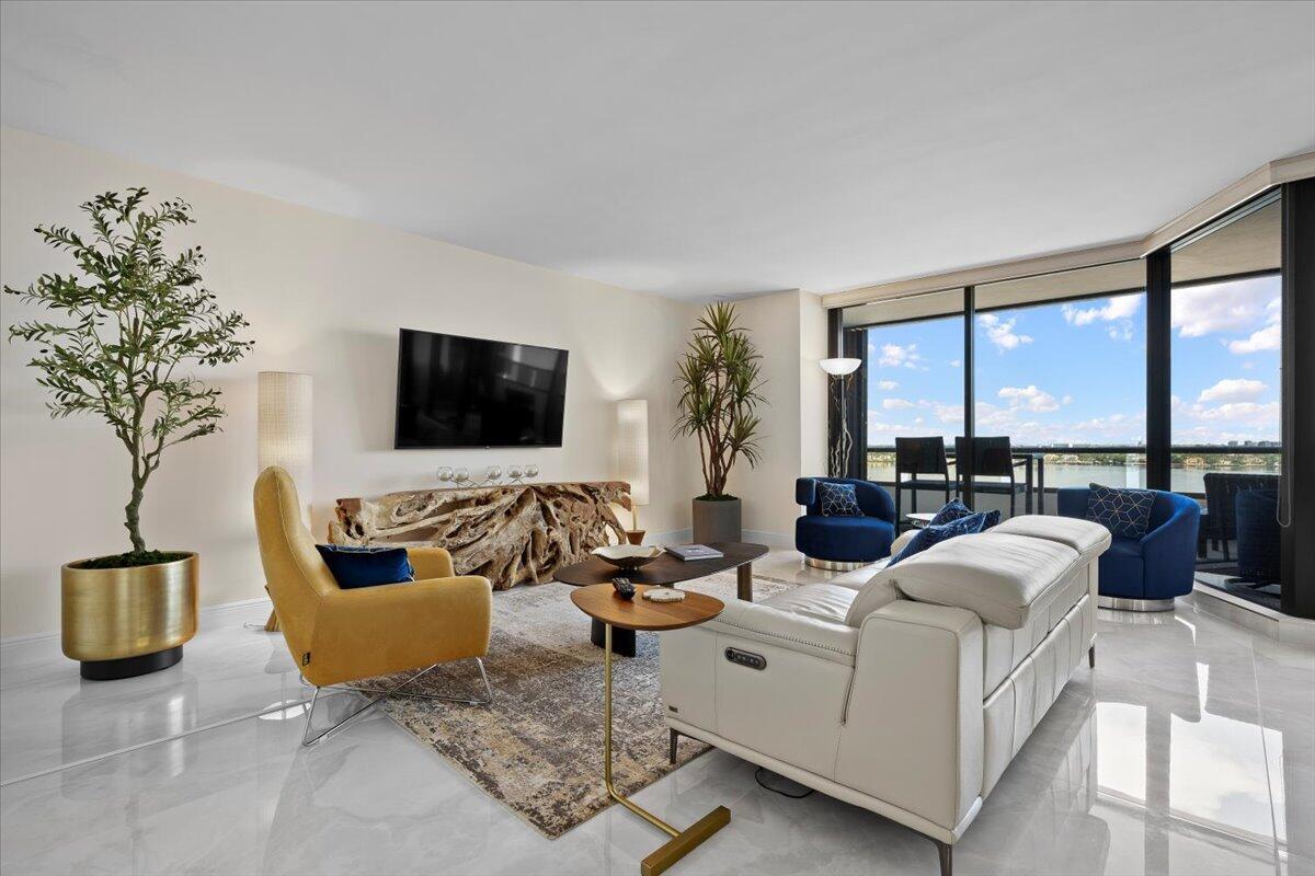 100 Lakeshore Drive 1154