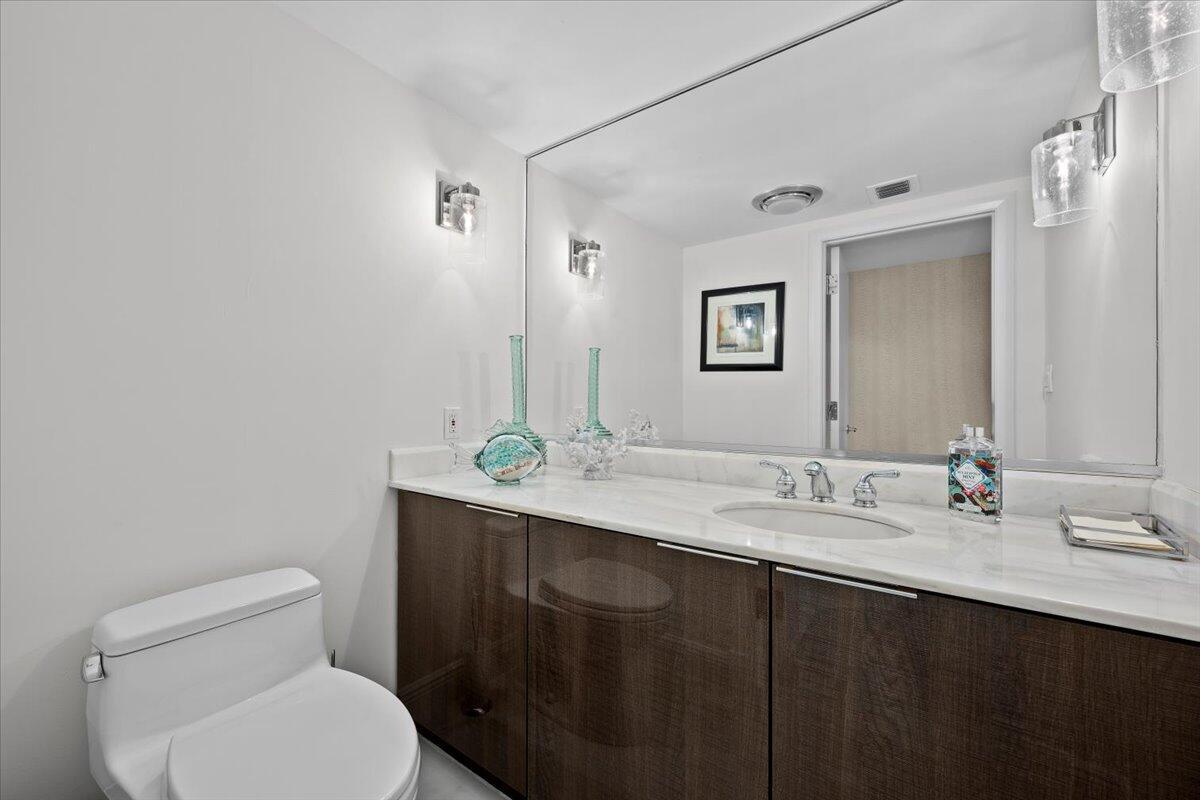 100 Lakeshore Drive 1154