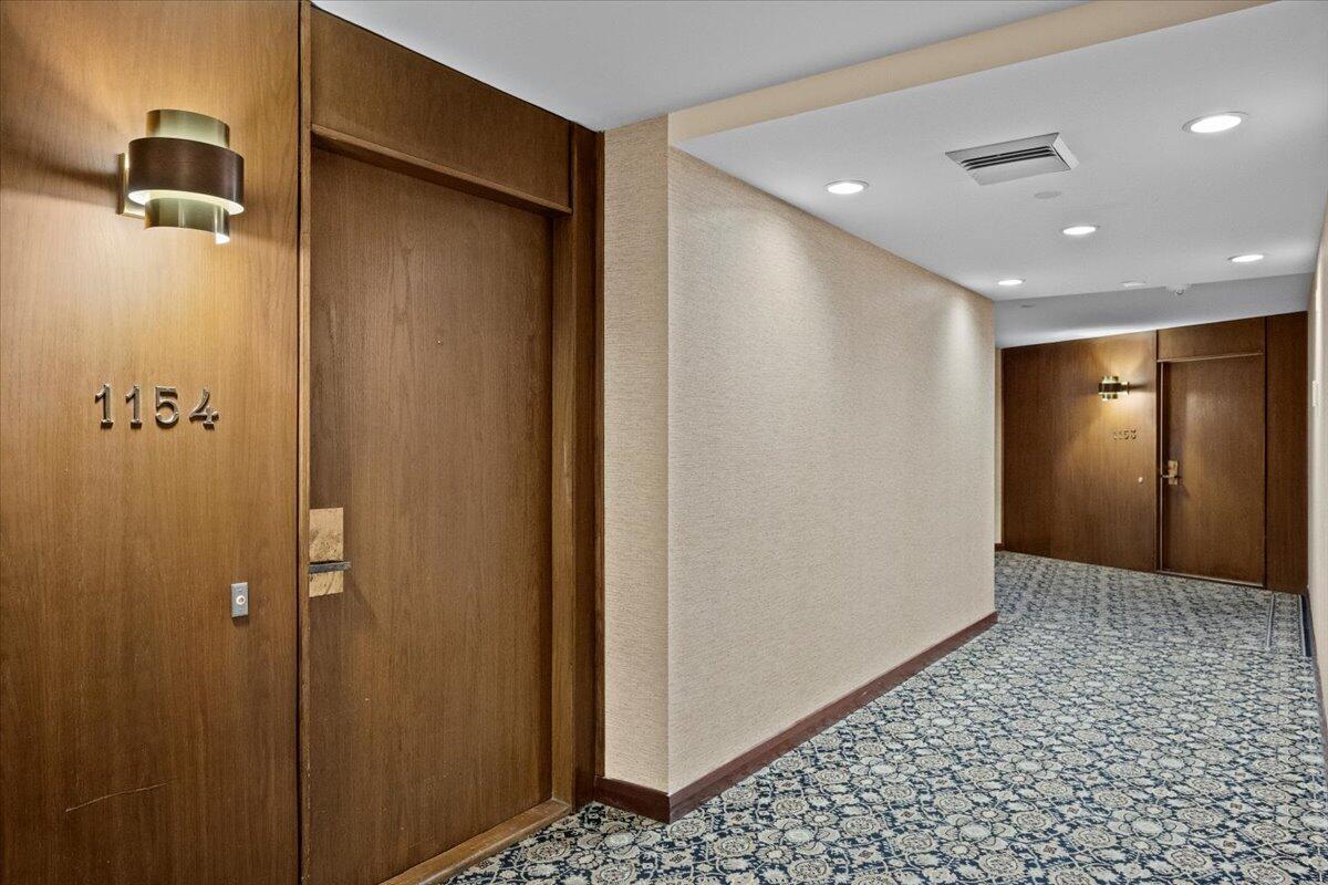 100 Lakeshore Drive 1154