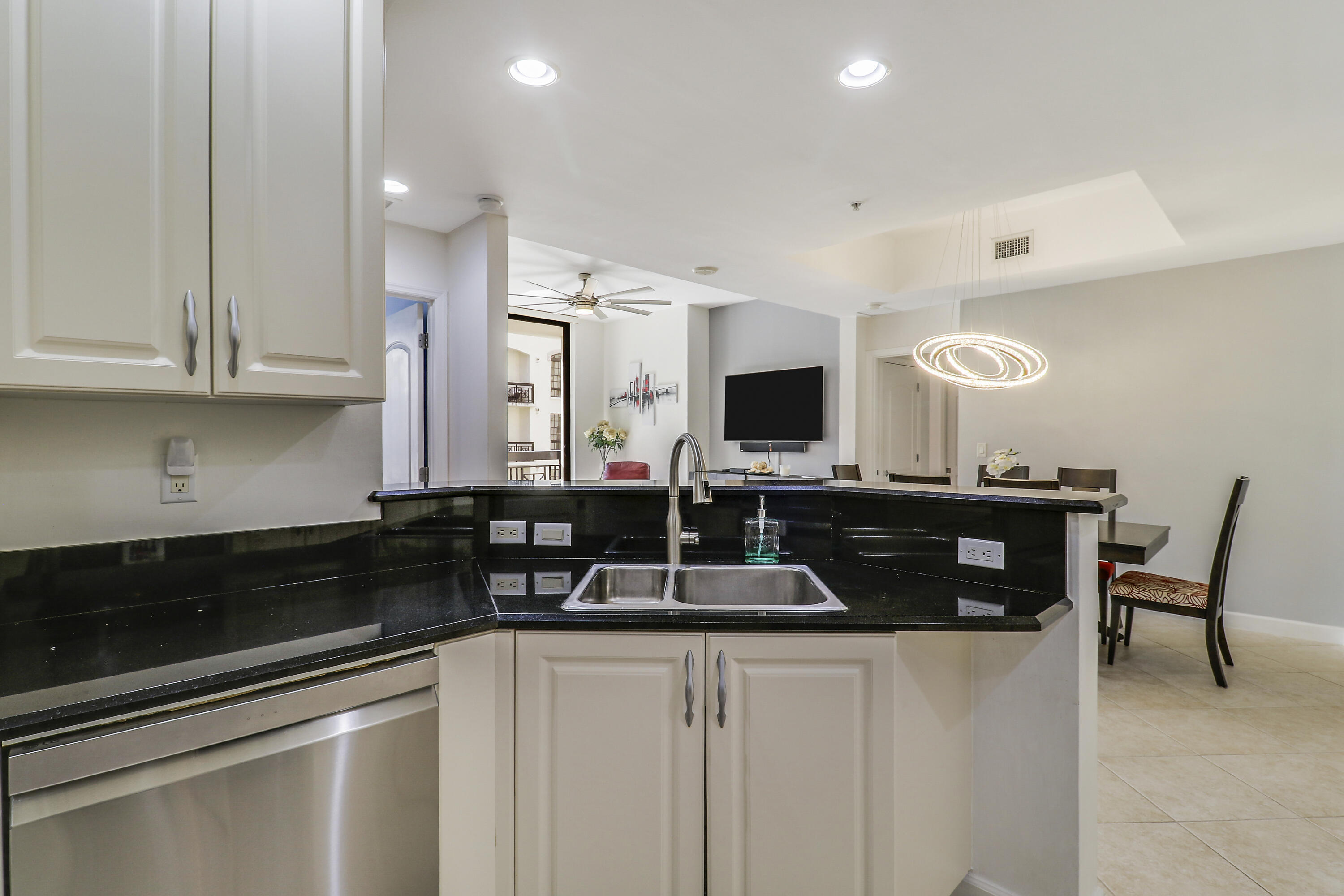 801 S Olive Avenue 1515