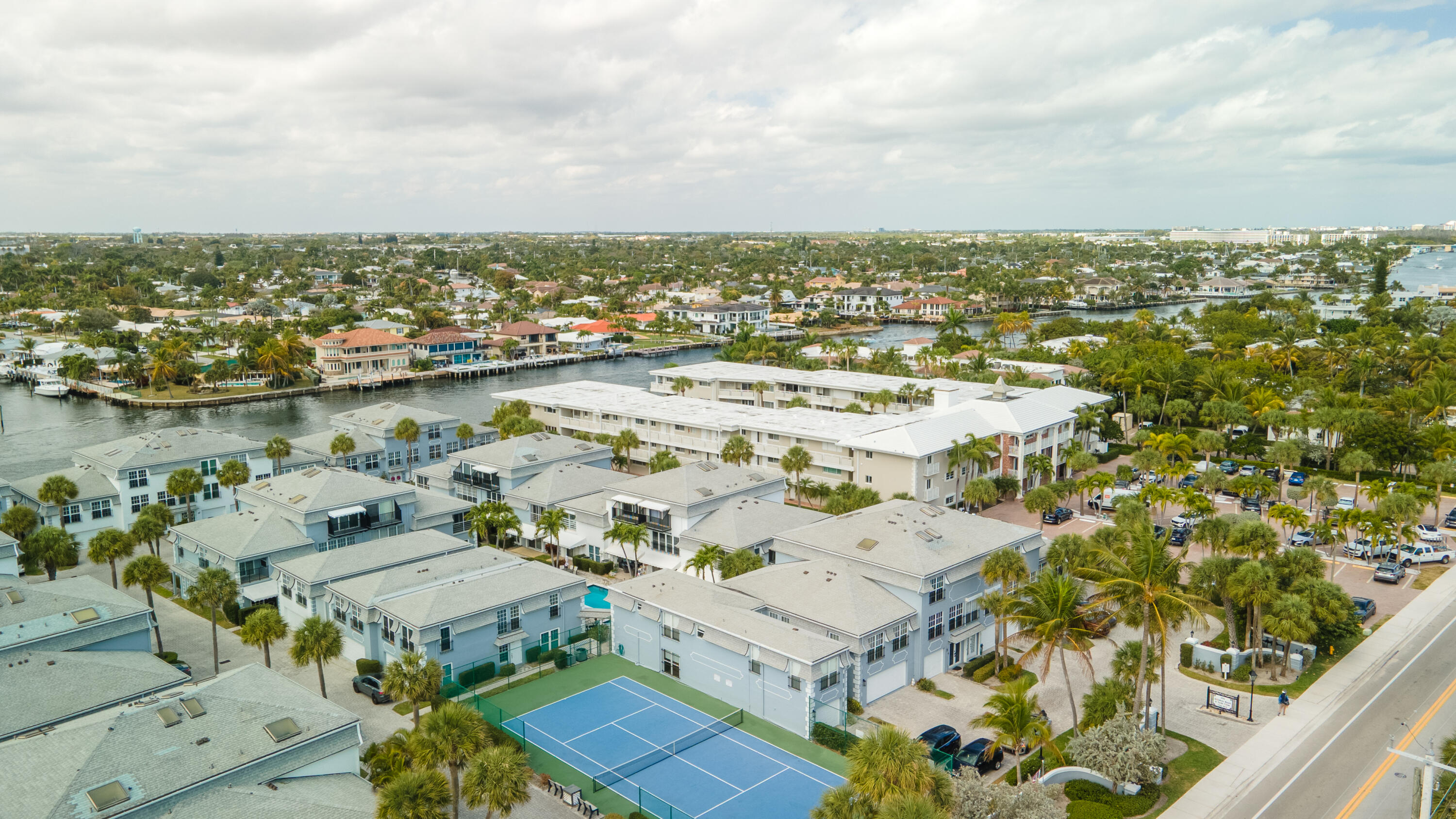 1194 Hillsboro Mile 72