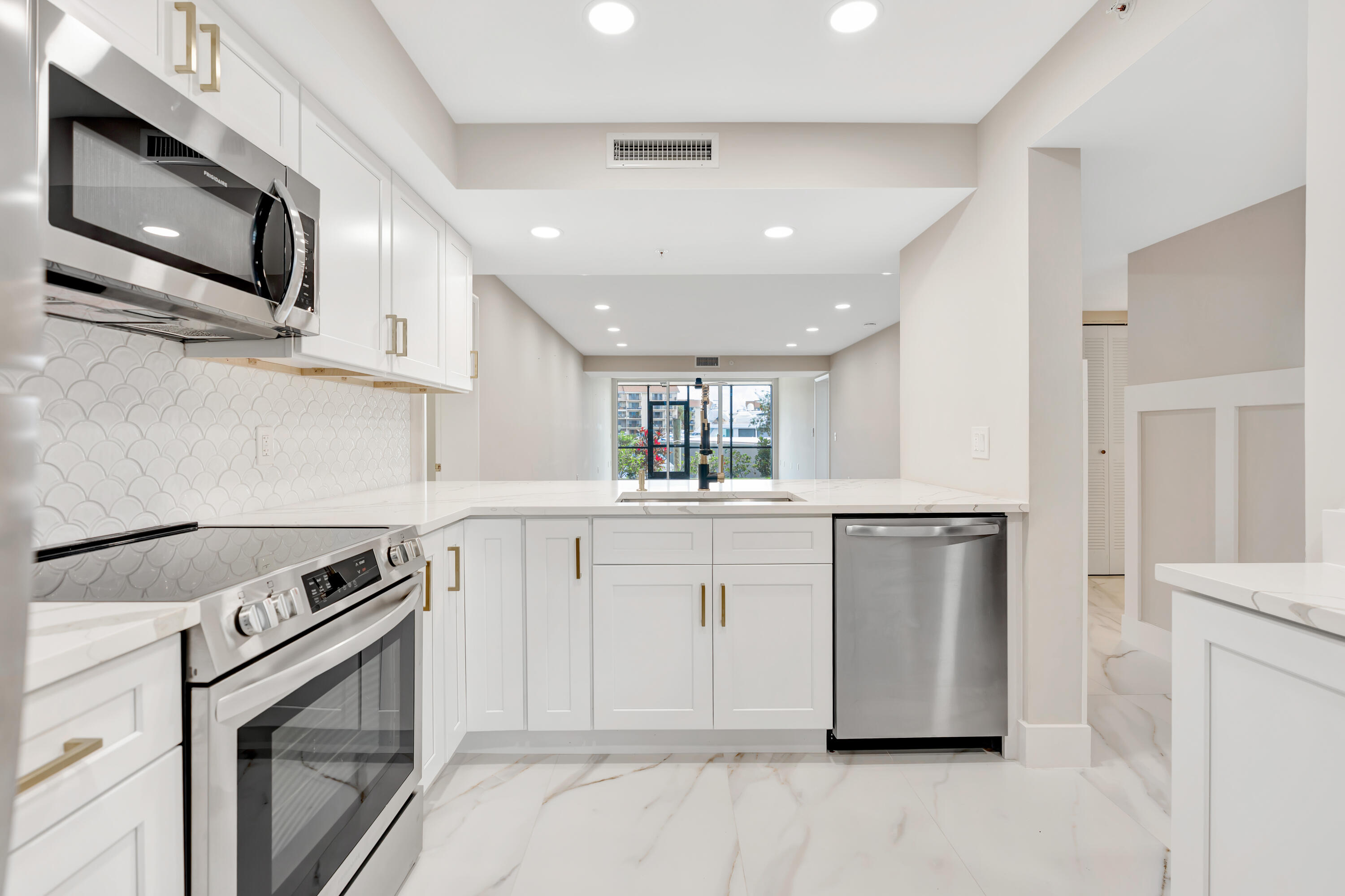 2501 Marina Isle Way 104