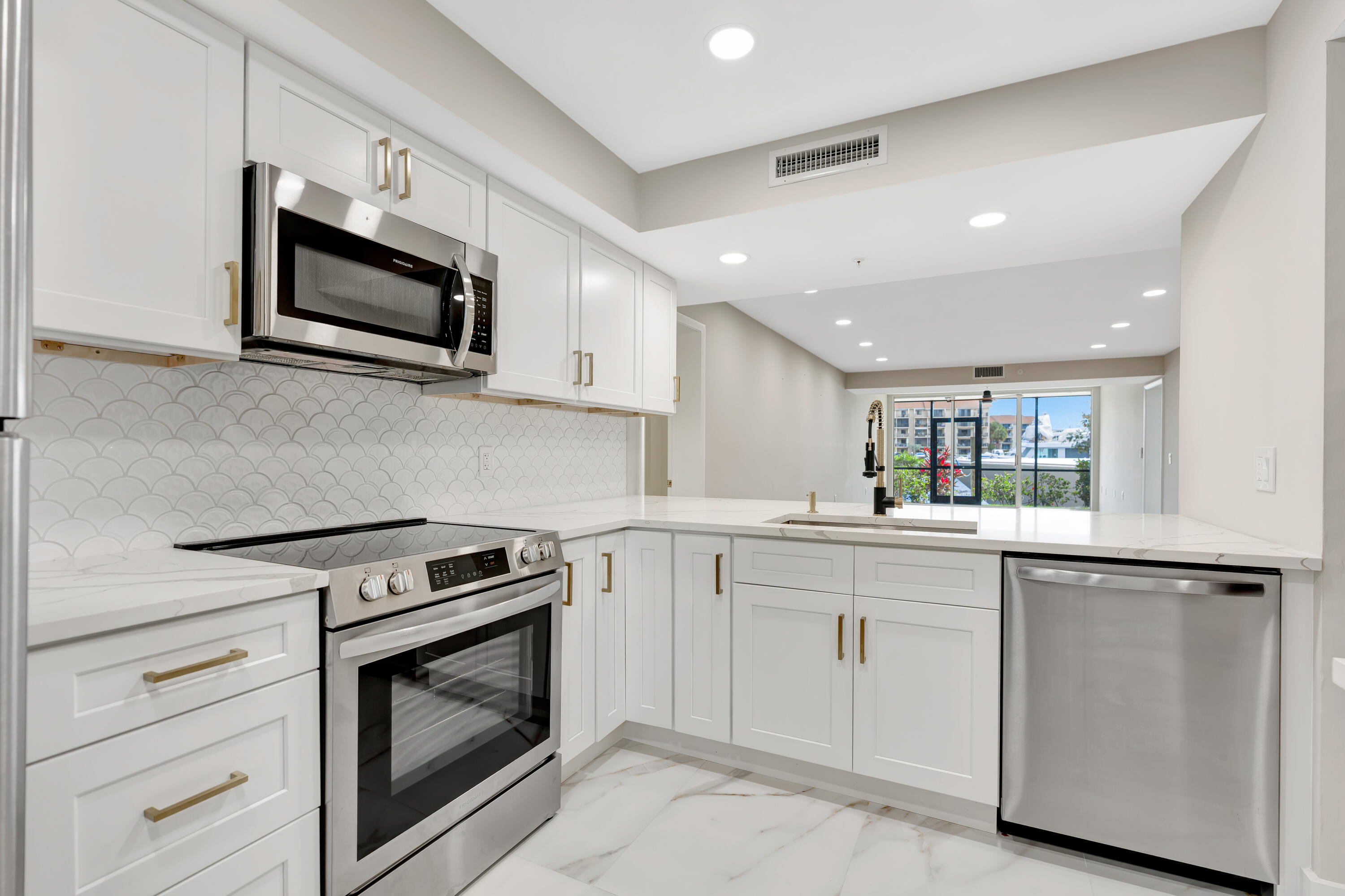 2501 Marina Isle Way 104