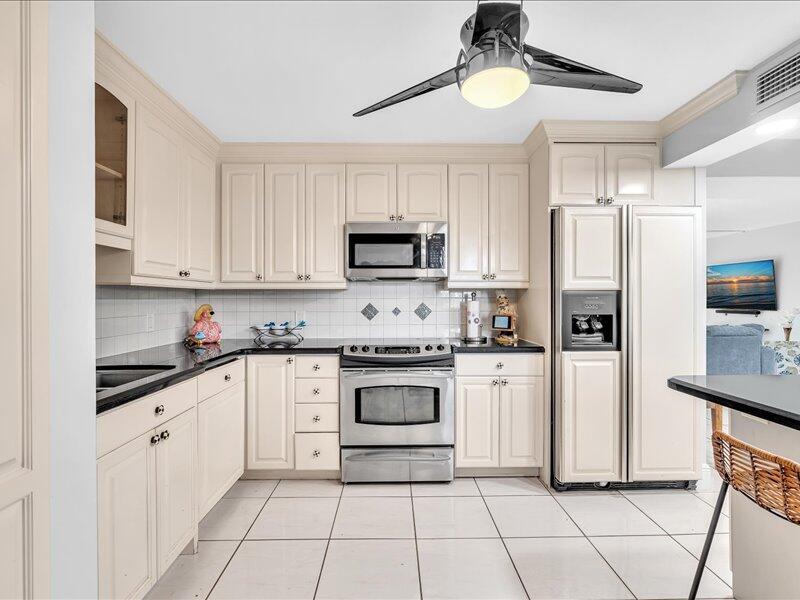 277 N Ocean Boulevard 102