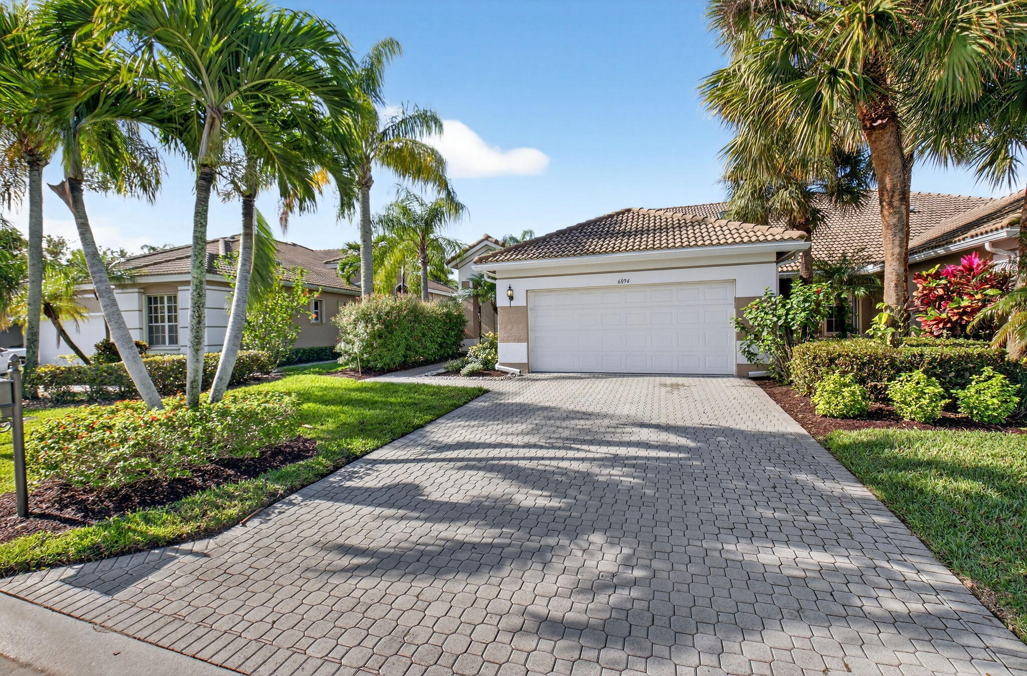 6894 Swan Sea Lane
