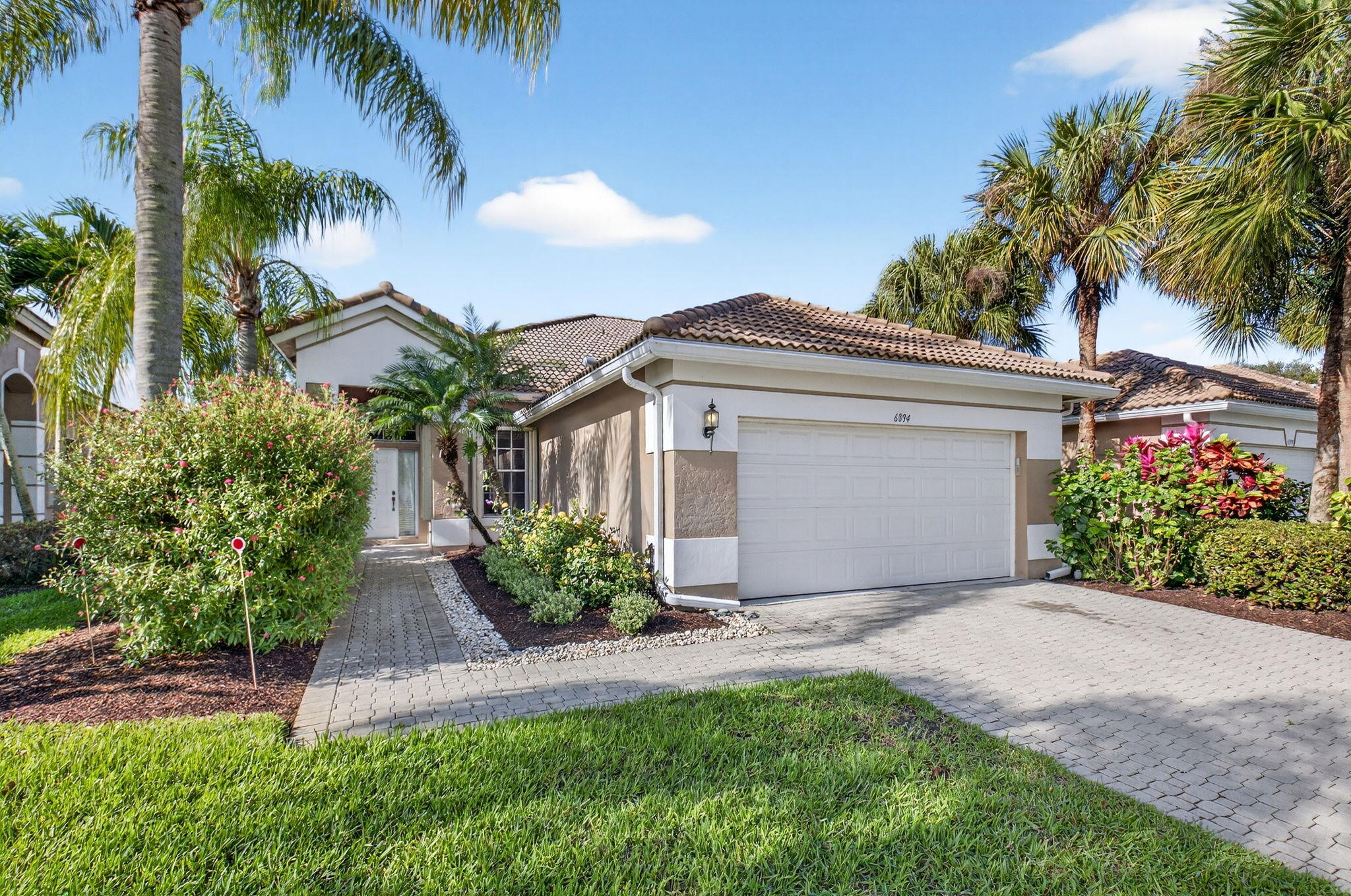 6894 Swan Sea Lane