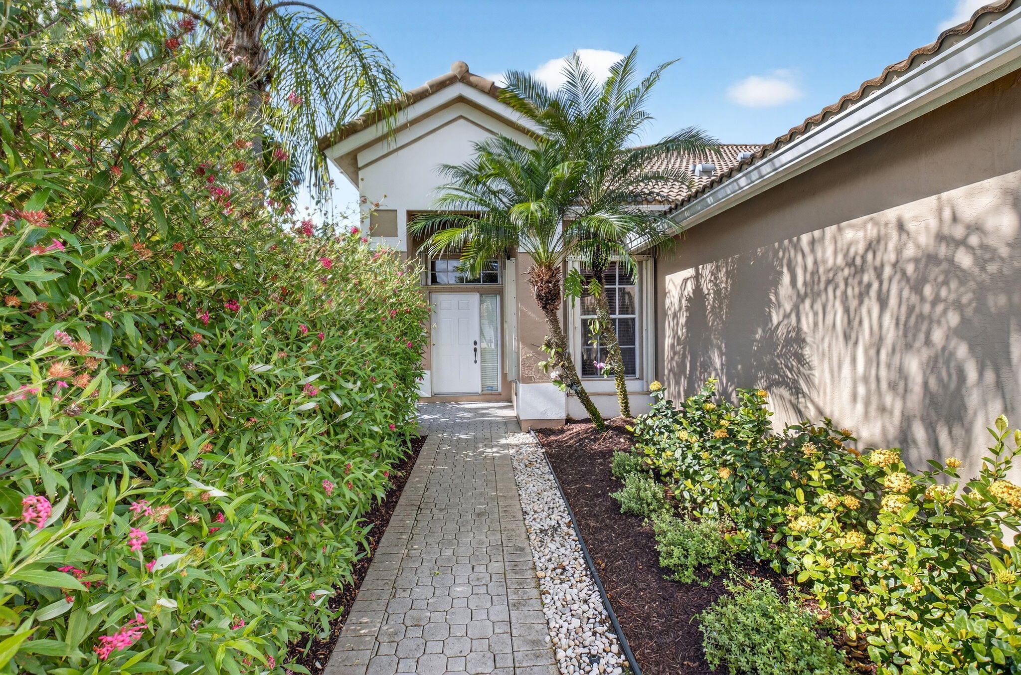 6894 Swan Sea Lane