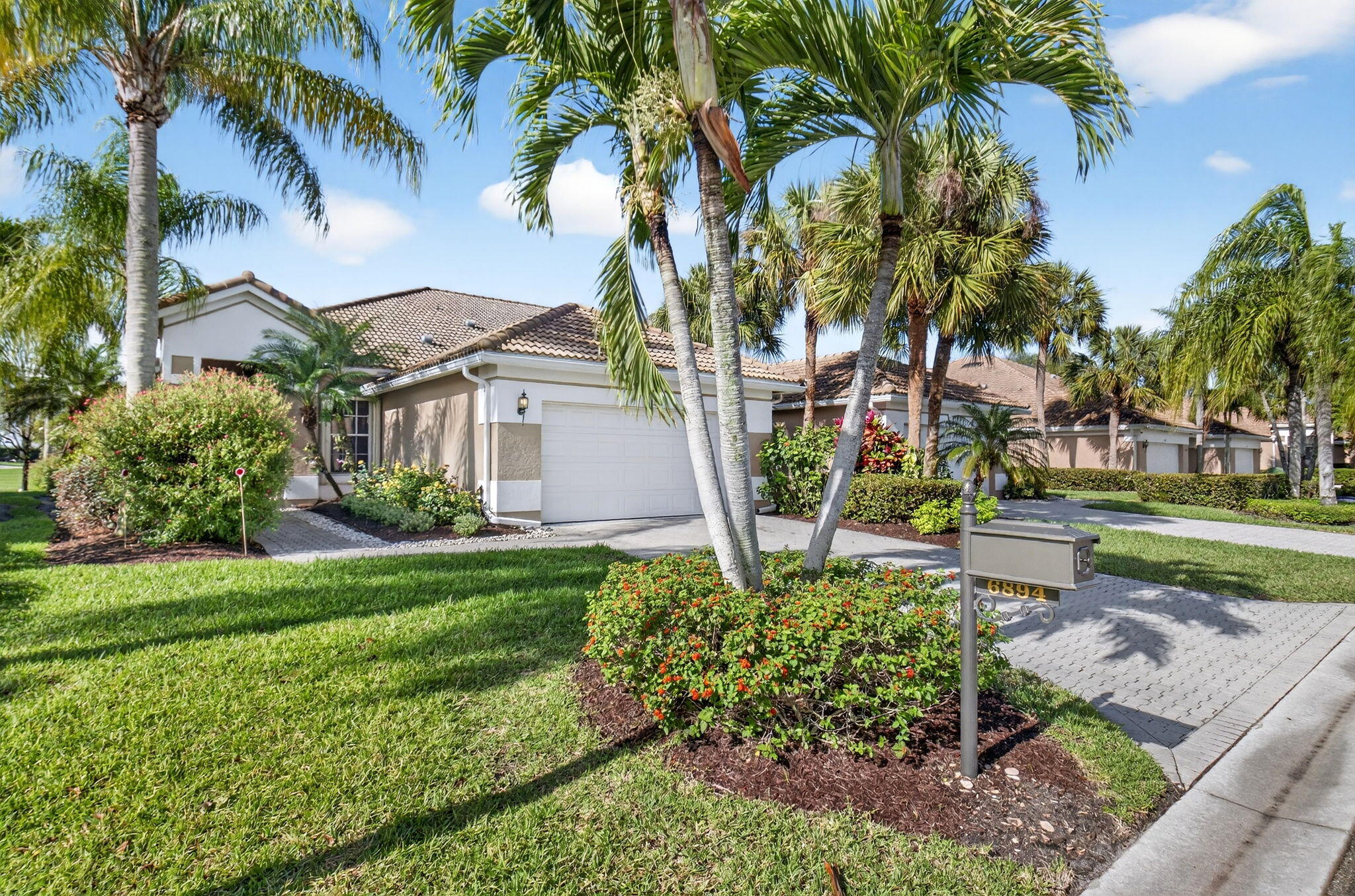 6894 Swan Sea Lane