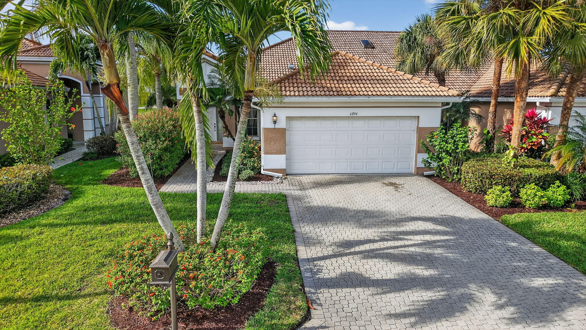 6894 Swan Sea Lane