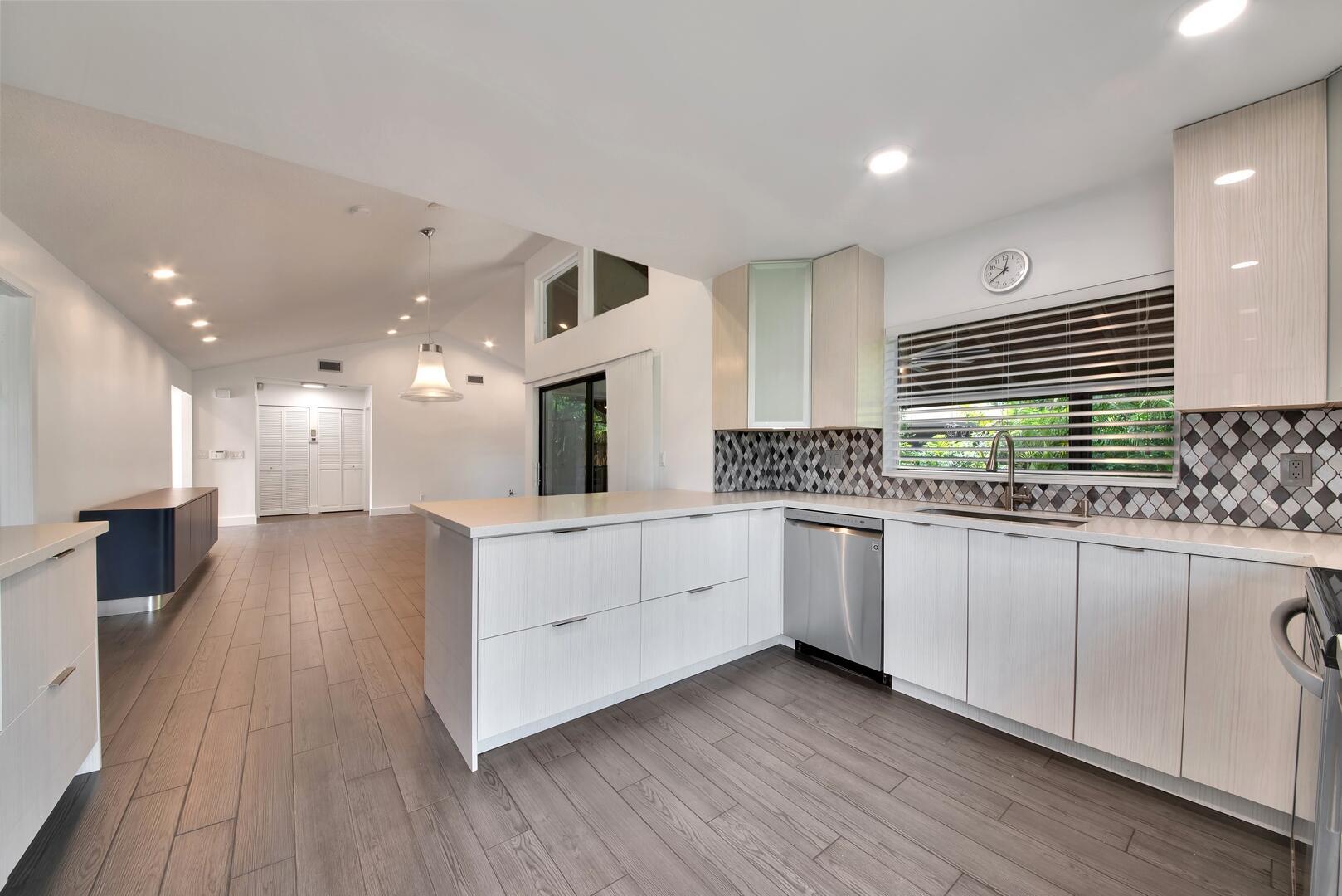 5529 Lakeview Mews Terrace