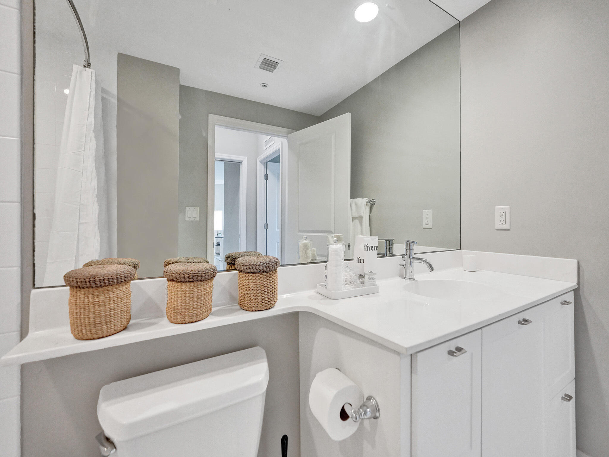 225 NE 1st Street 412