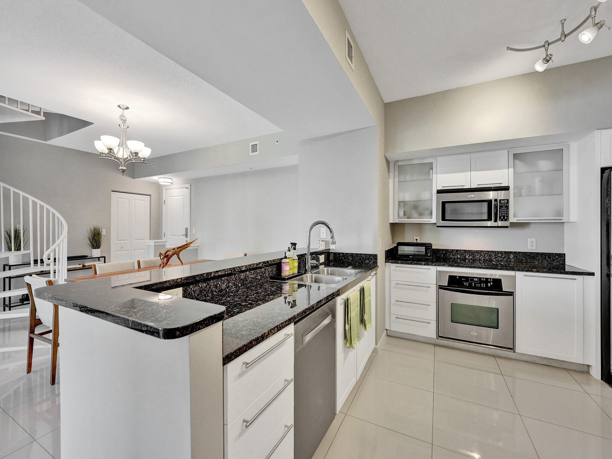 225 NE 1st Street 412