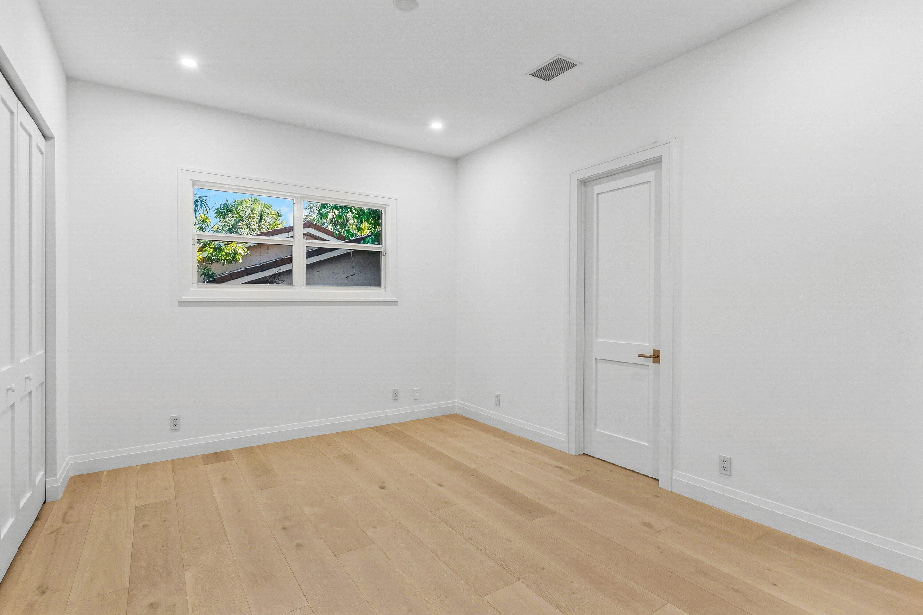 735 NE 6th Street