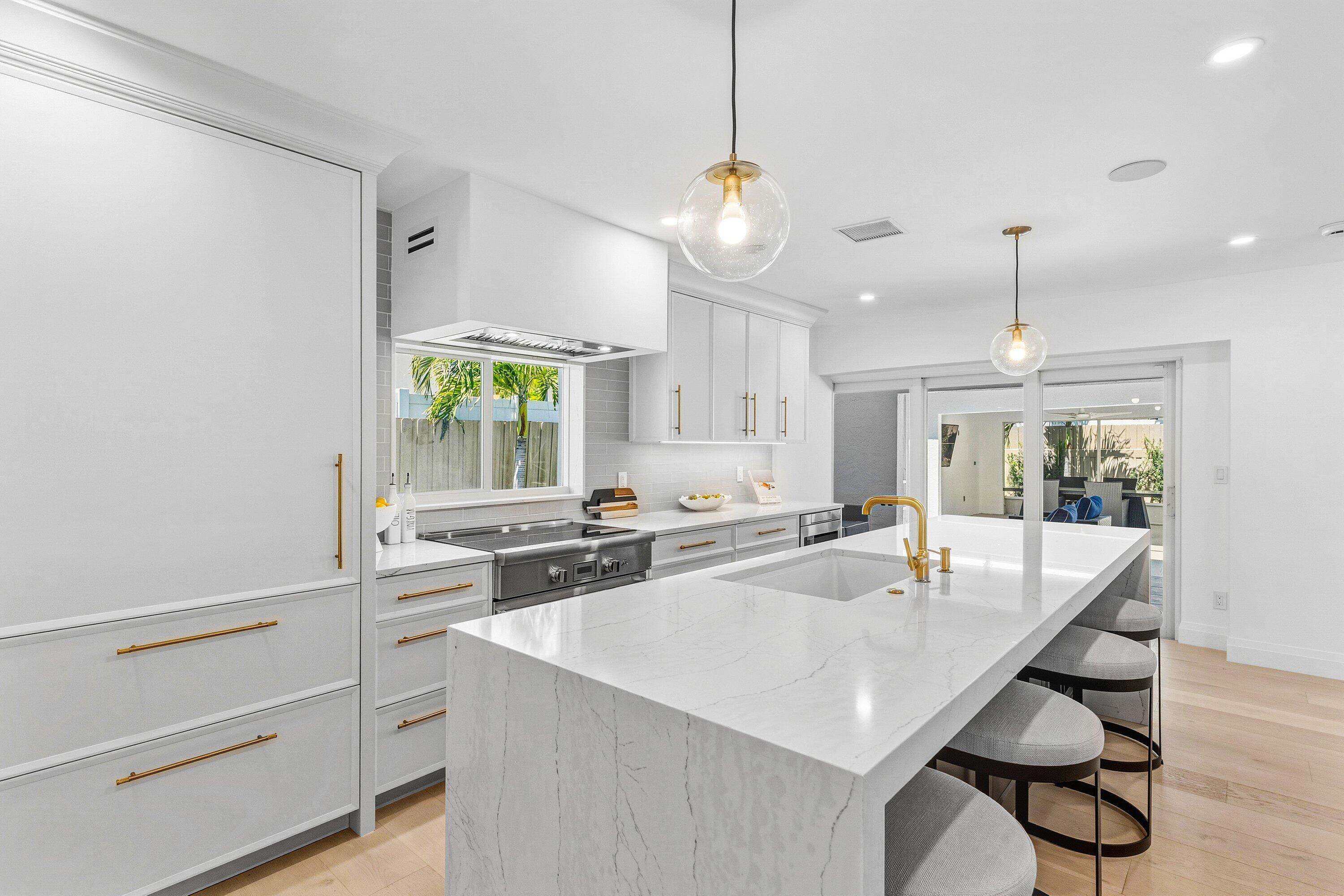 735 NE 6th Street