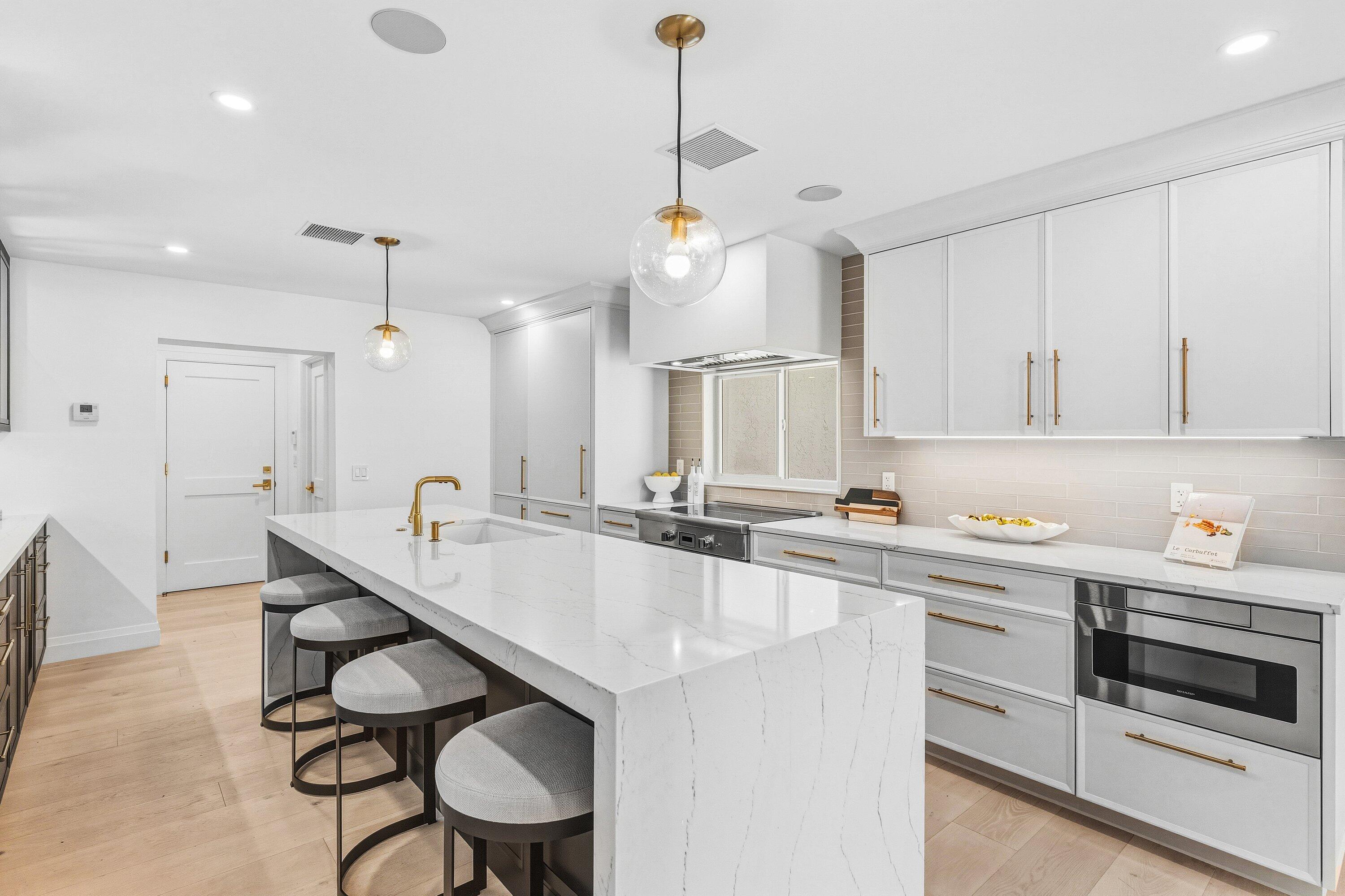 735 NE 6th Street