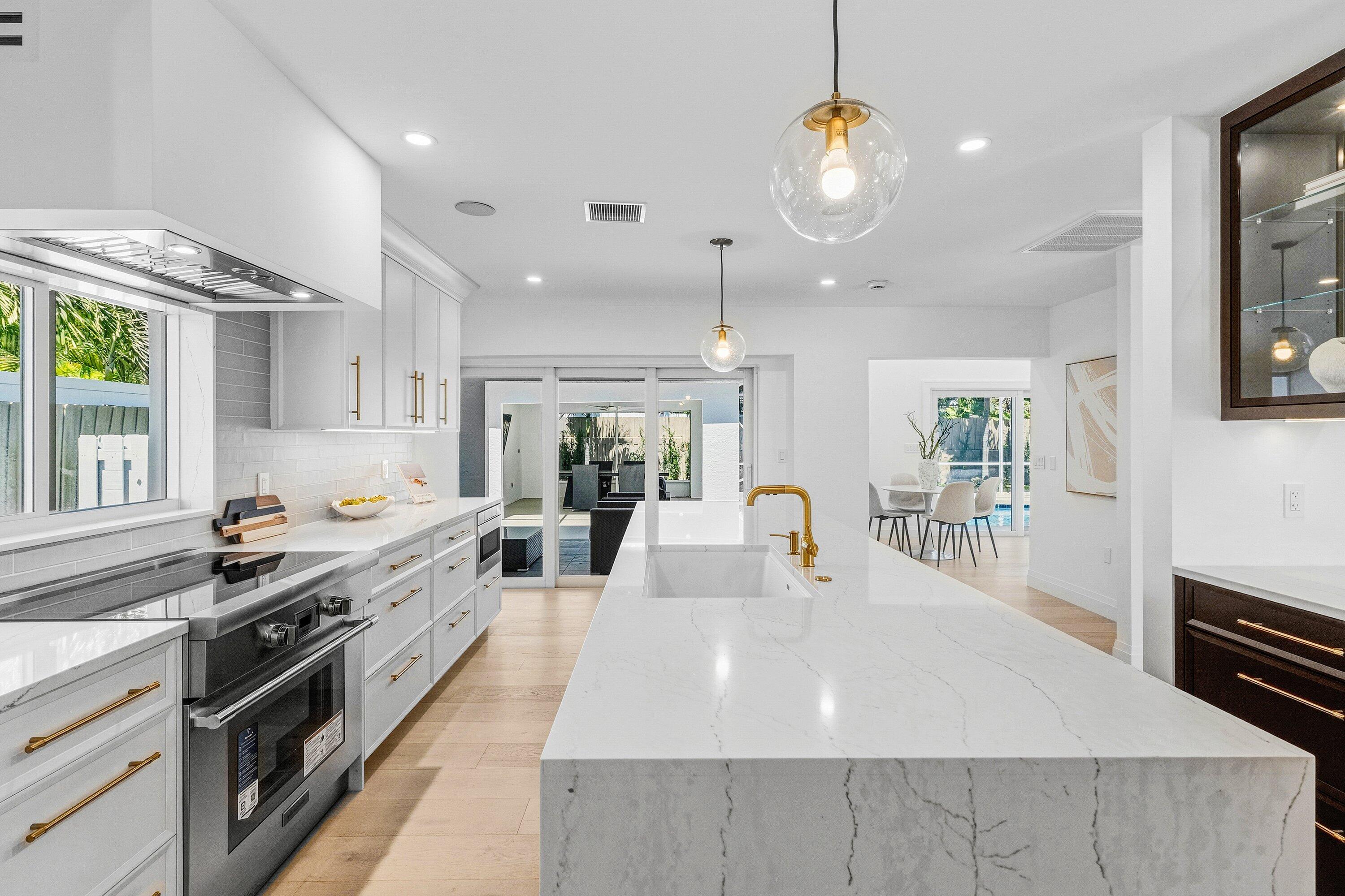 735 NE 6th Street