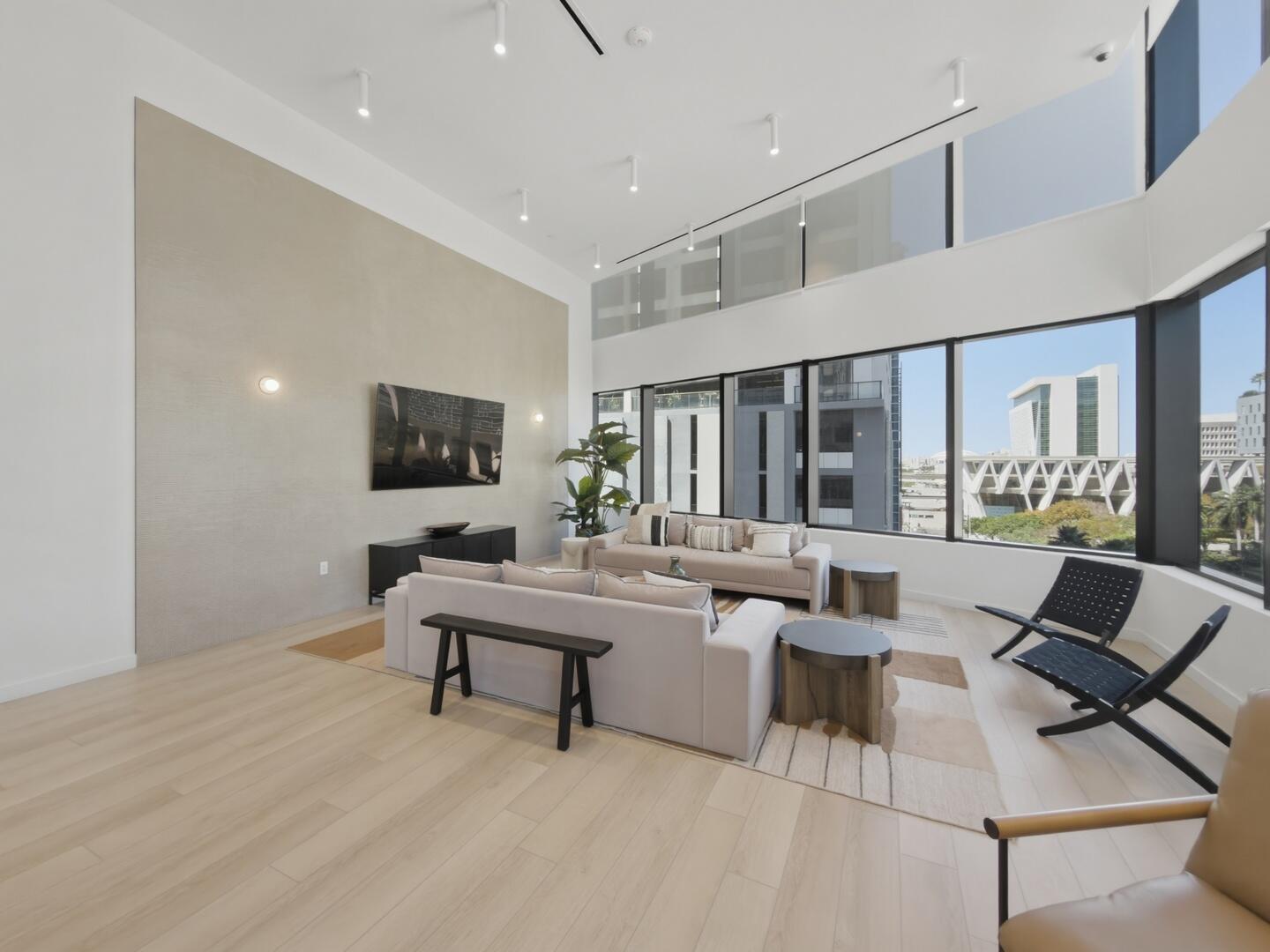 225 N Miami Avenue Unit: 2002