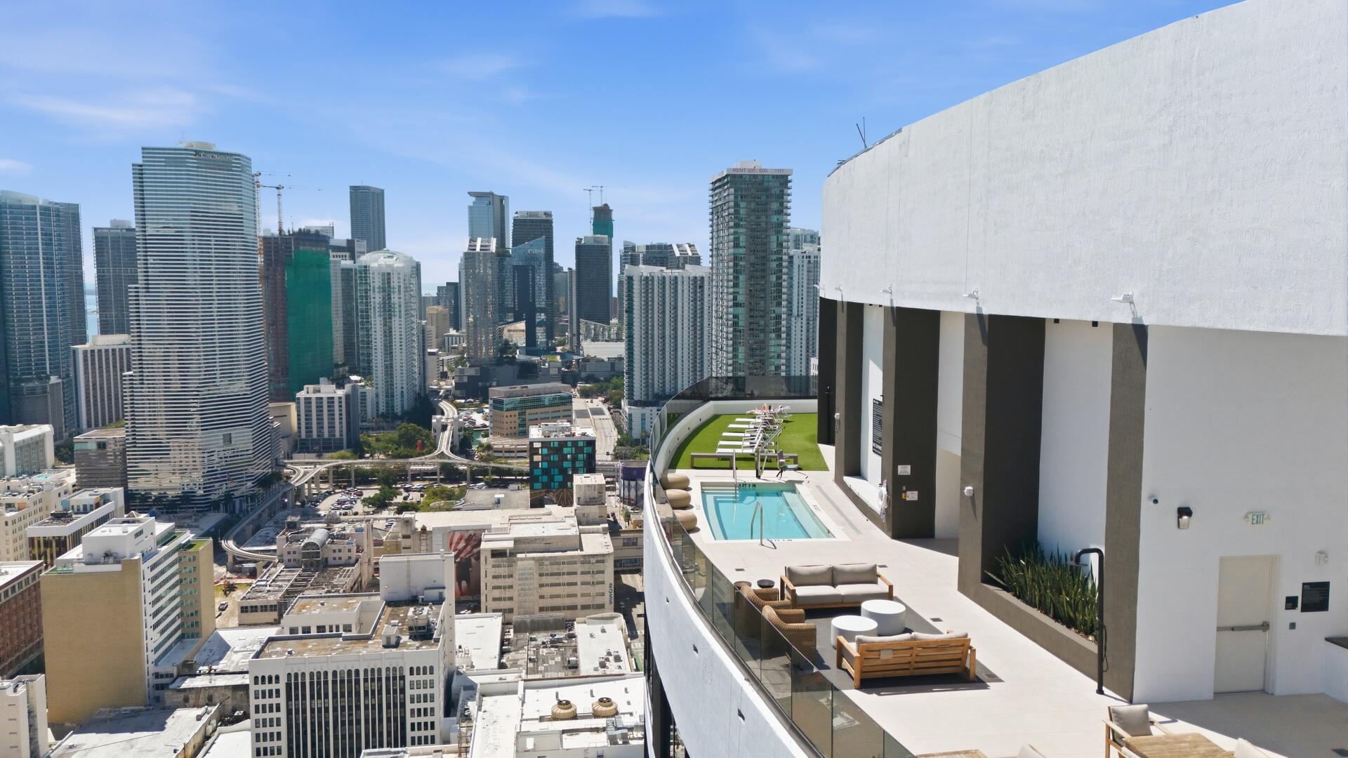 225 N Miami Avenue Unit: 2002