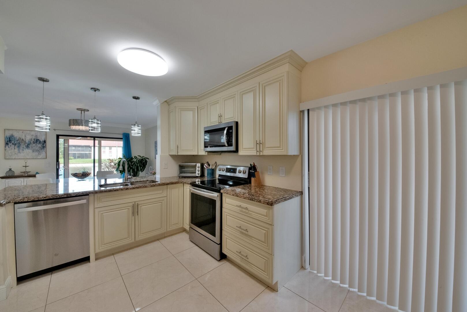 10223 N Circle Lake Drive 102