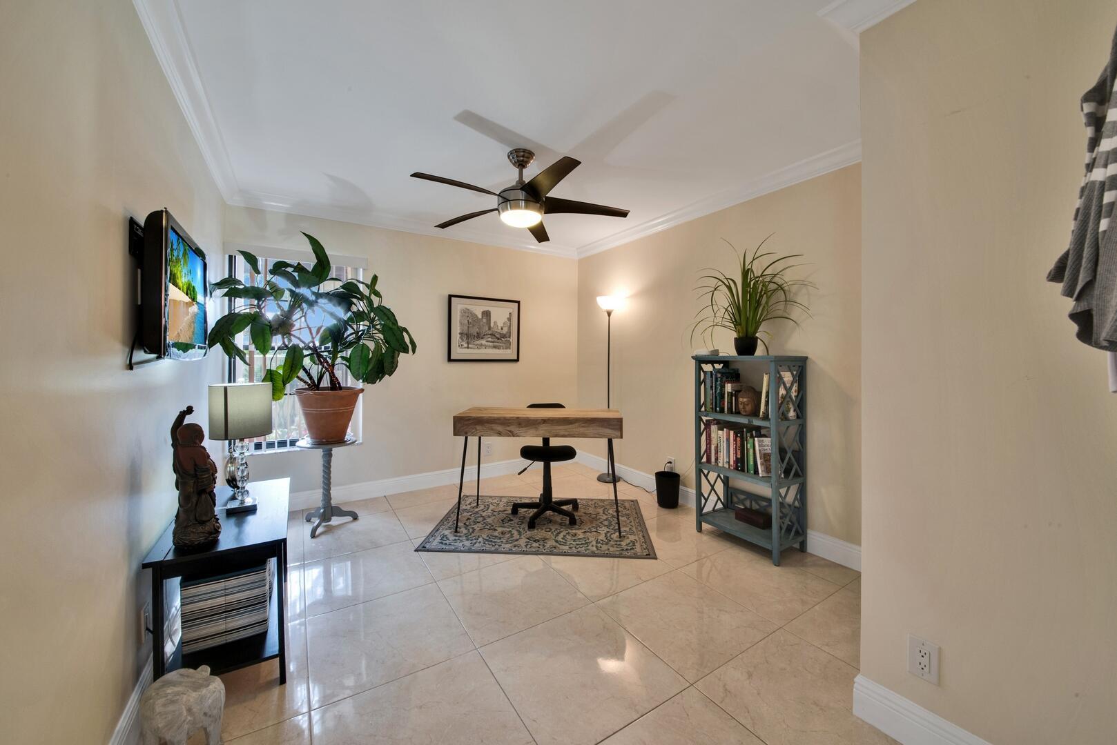 10223 N Circle Lake Drive 102