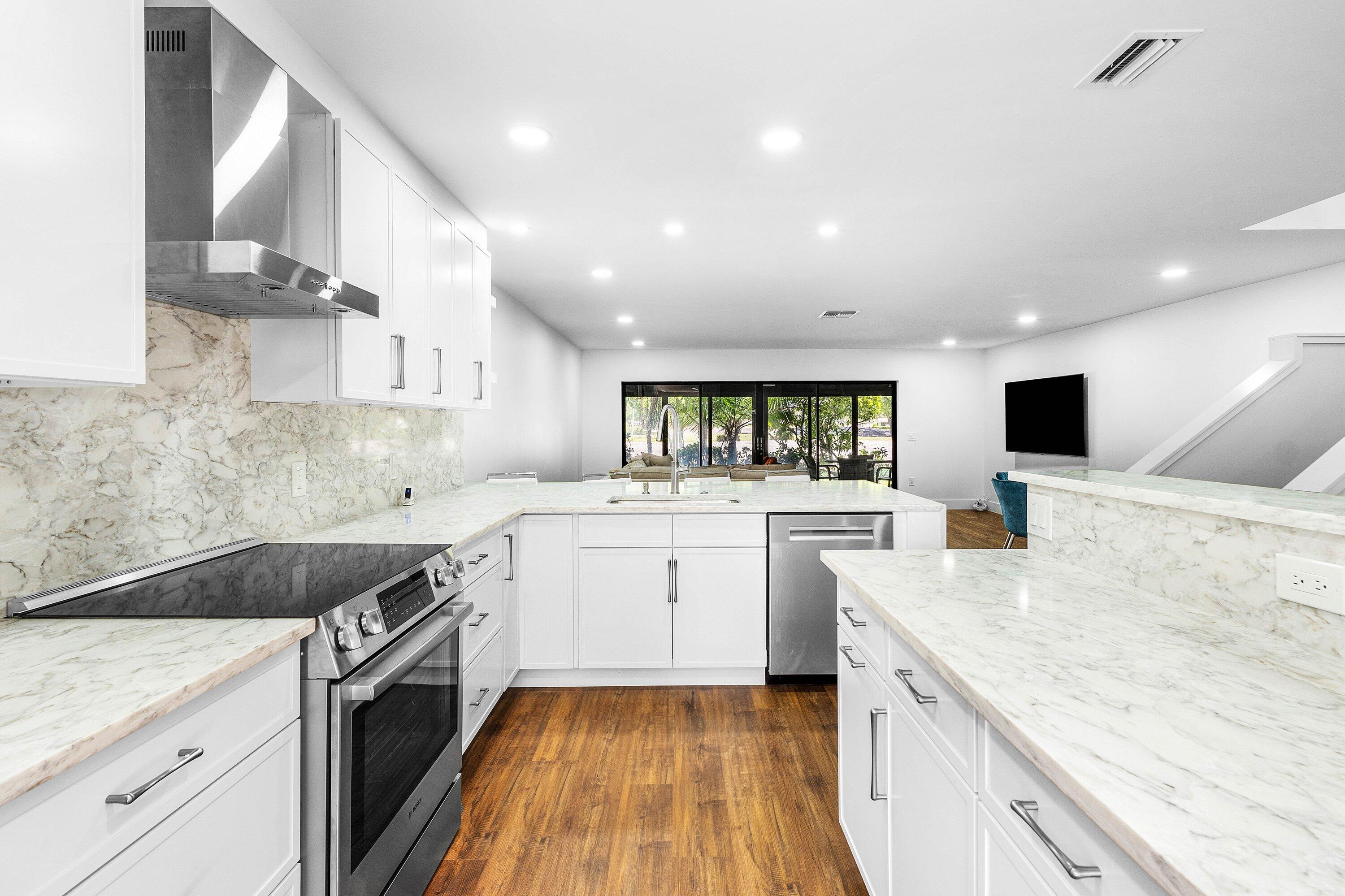 27 Stratford Ln Lane W C