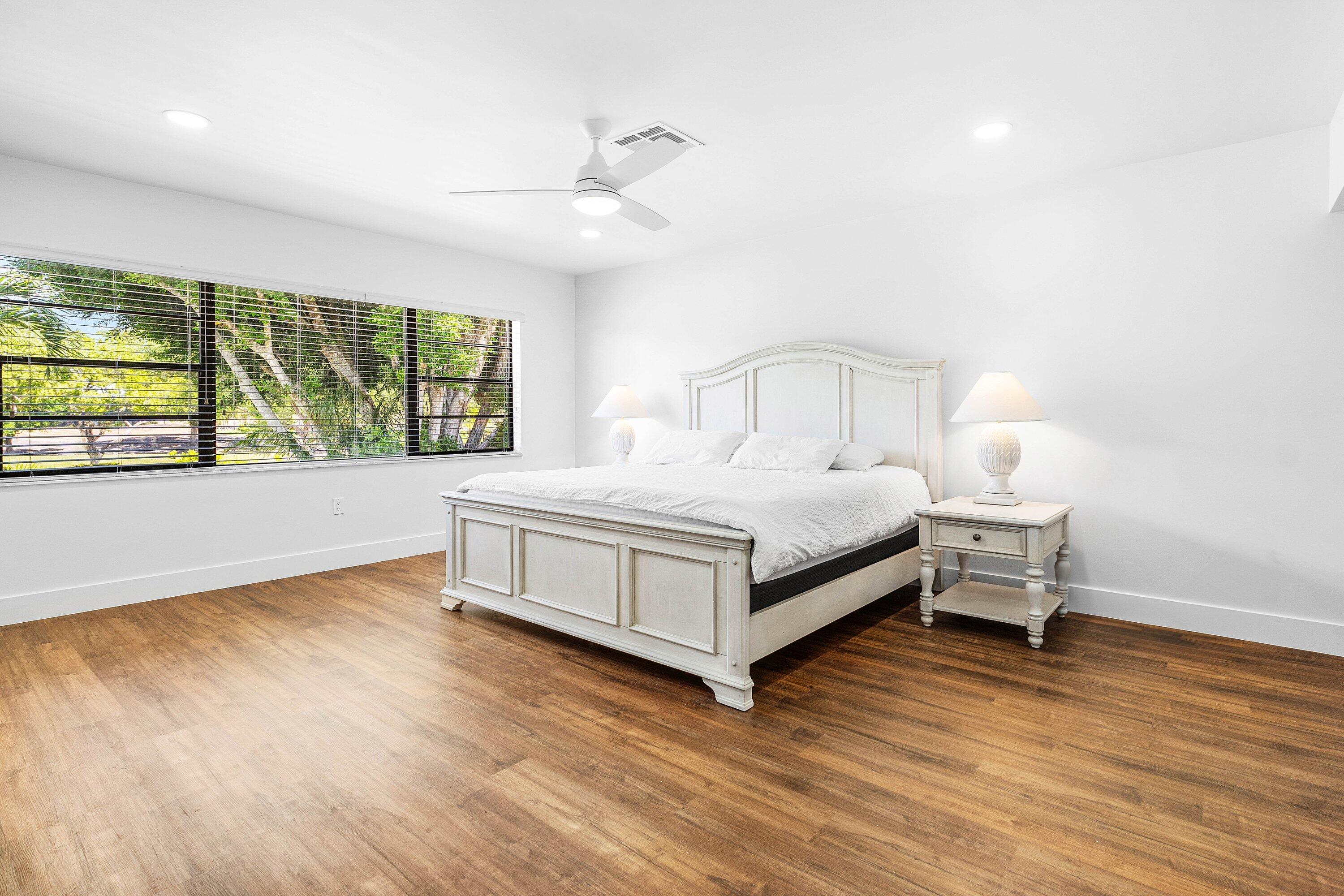 27 Stratford Ln Lane W C