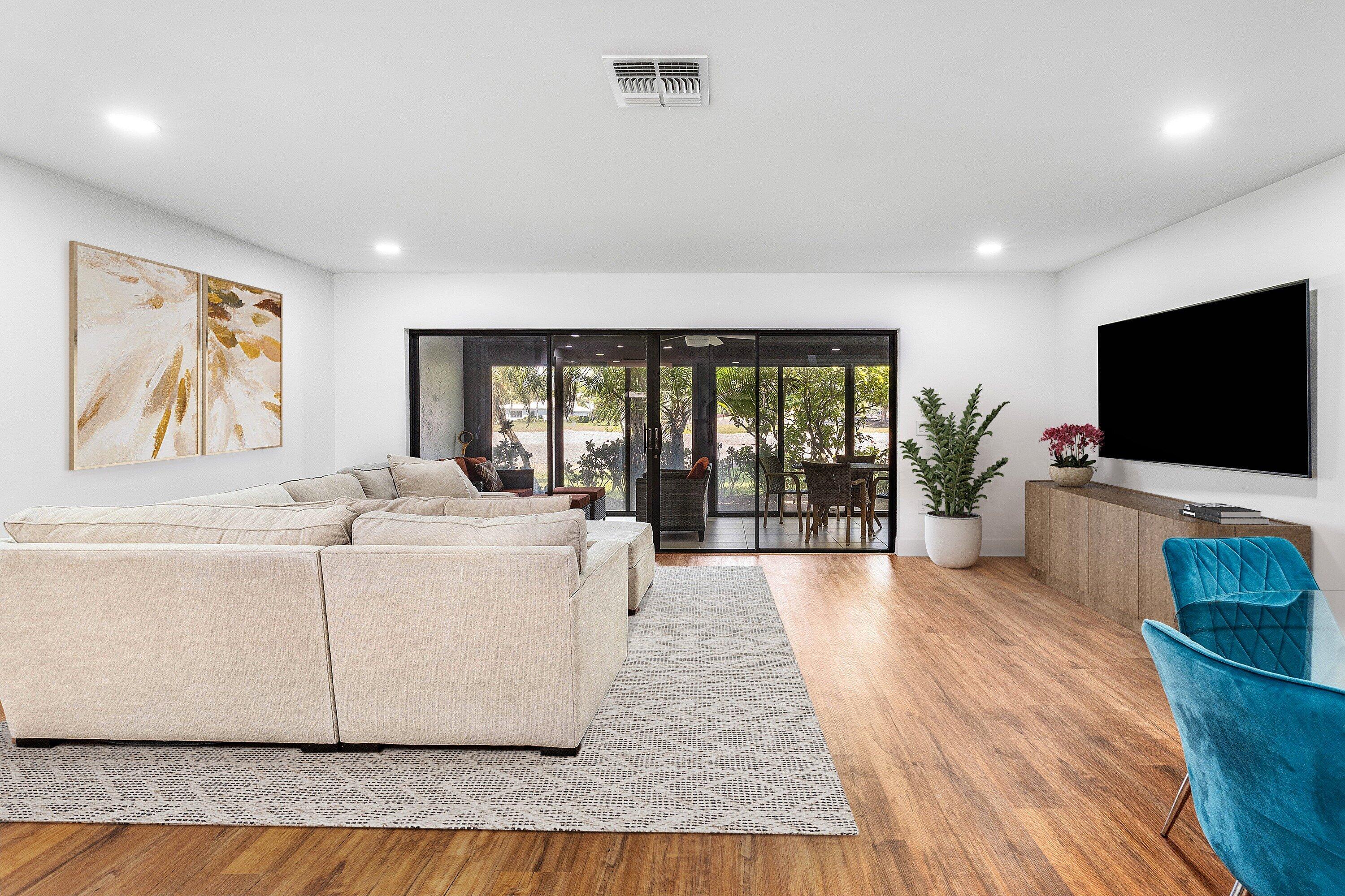 27 Stratford Ln Lane W C