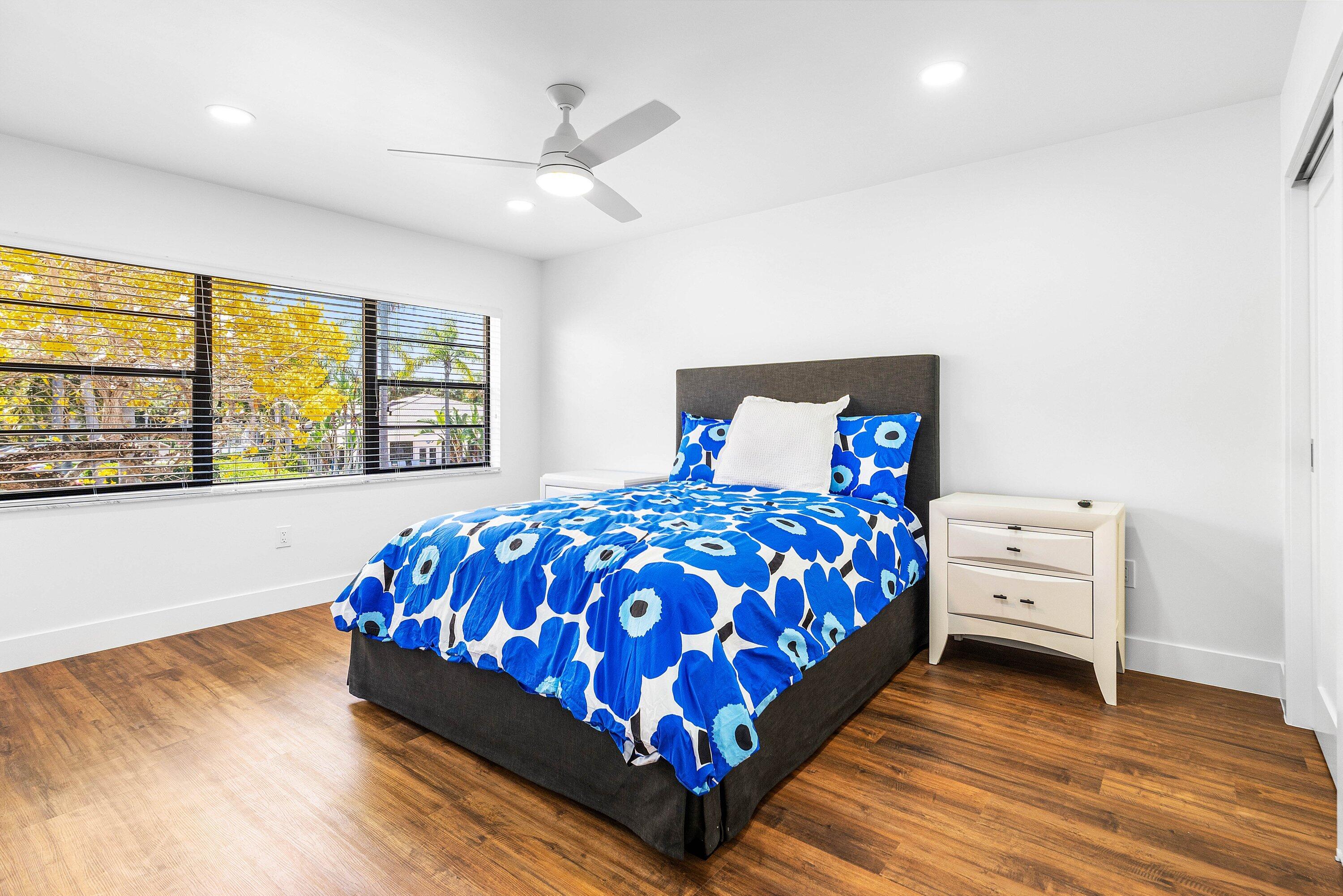 27 Stratford Ln Lane W C